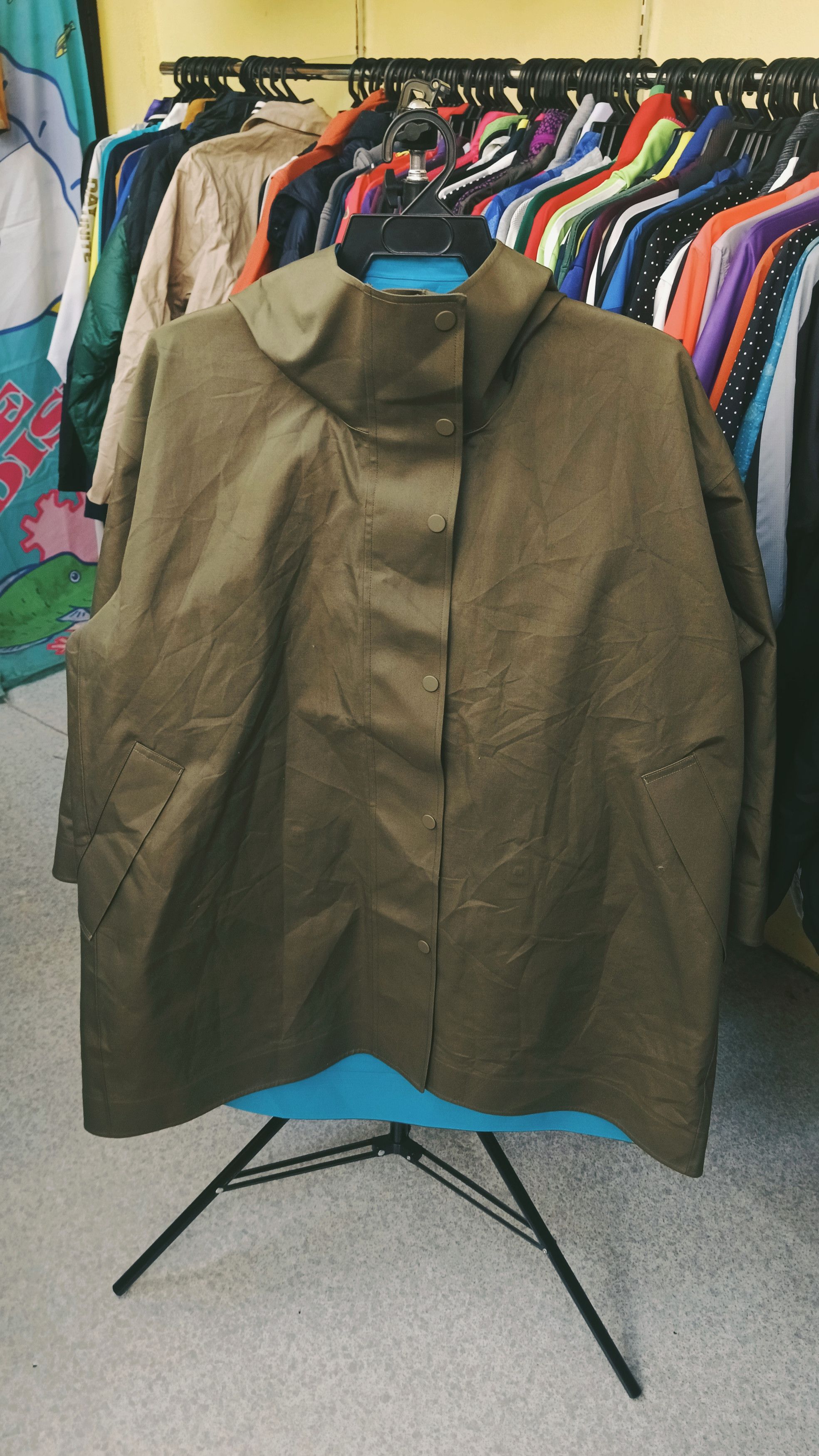 Designer × Marni × Uniqlo Marni x Uniqlo Waterproof Hoodie Zipper Size US XL / EU 56 / 4 - 2 Thumbnail