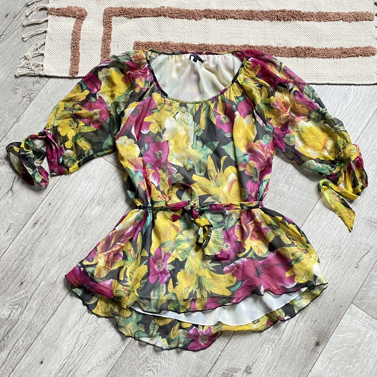 Marc Jacobs VINTAGE MARC JACOBS FLOWES SILK MESH MINI DRESS Size M / US 6-8 / IT 42-44 - 1 Thumbnail