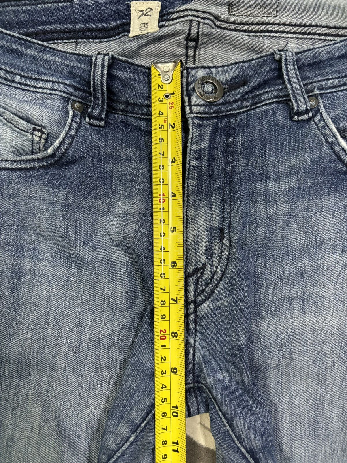 Volcom Vintage Volcom Small Logo Embroidered Regular Straight Jeans Size US 32 / EU 48 - 18 Thumbnail