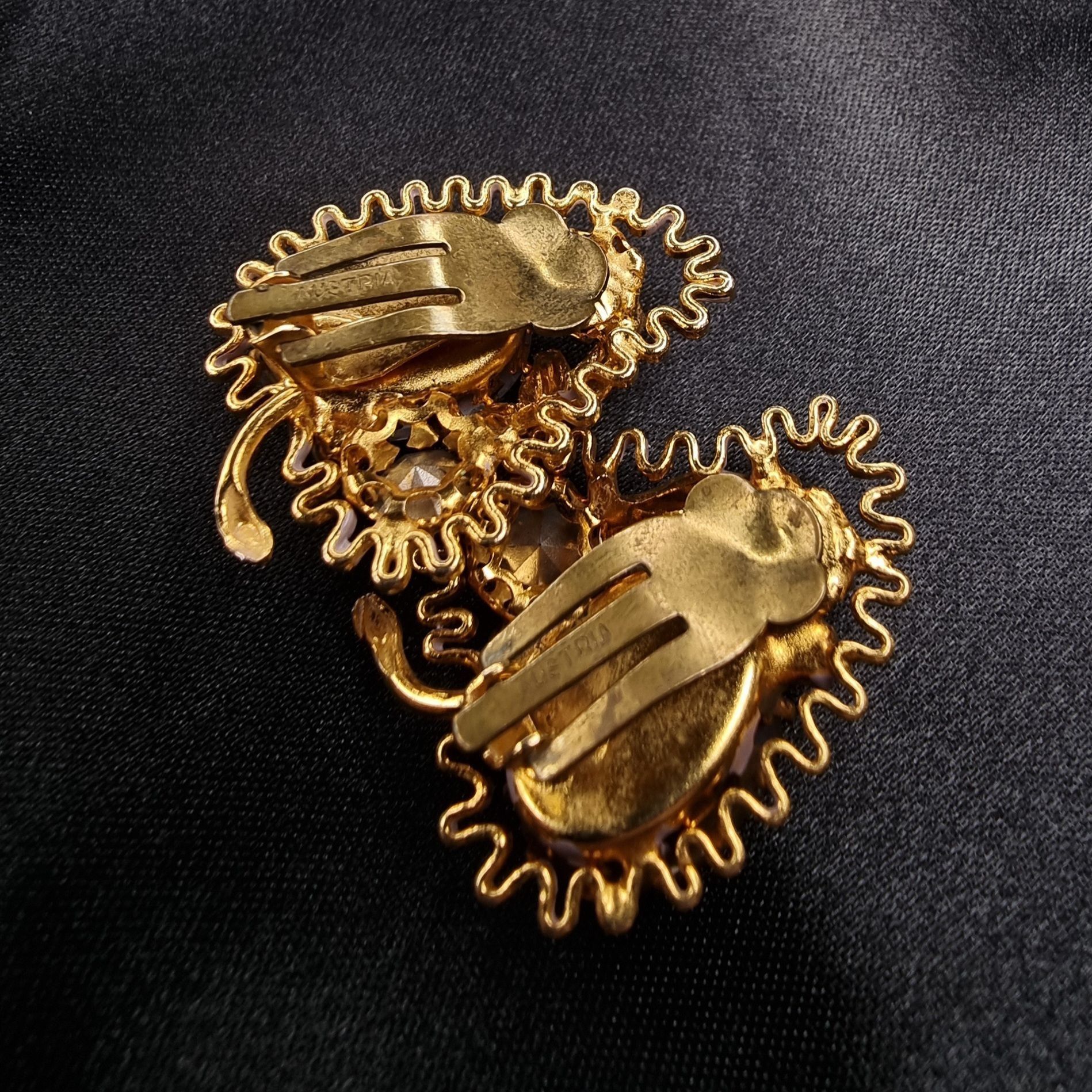 Vintage Vintage Austria Gold Clip-On Earrings With Lavender Cabochon Size ONE SIZE - 4 Thumbnail