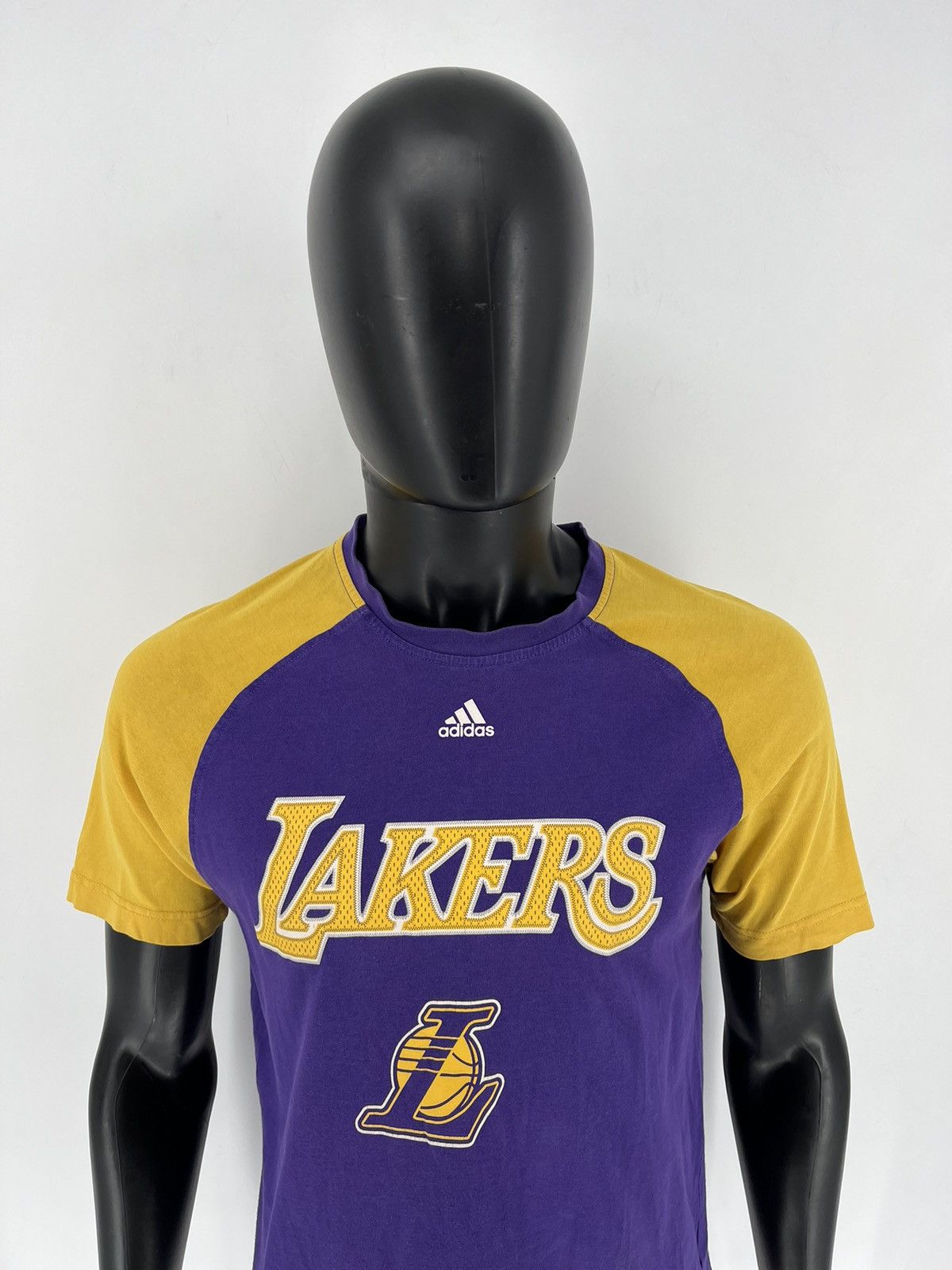 Adidas 🔷Vintage Adidas L.A. Lakers Kobe Bryant #24 T-shirt🔷 Size US M / EU 48-50 / 2 - 5 Thumbnail