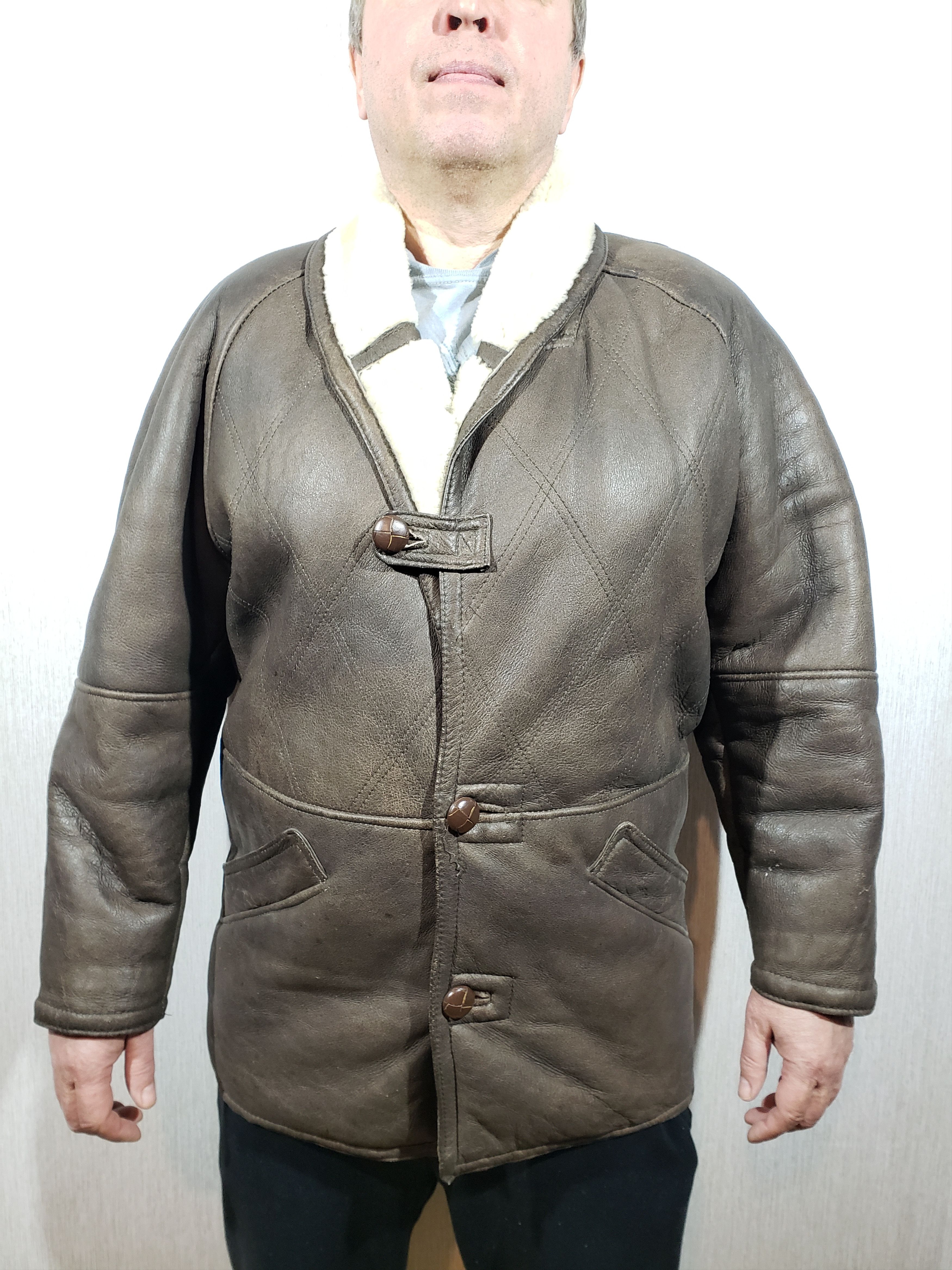 Other Brown men's sheepskin coat with buttons. Size US L / EU 52-54 / 3 - 1 Thumbnail