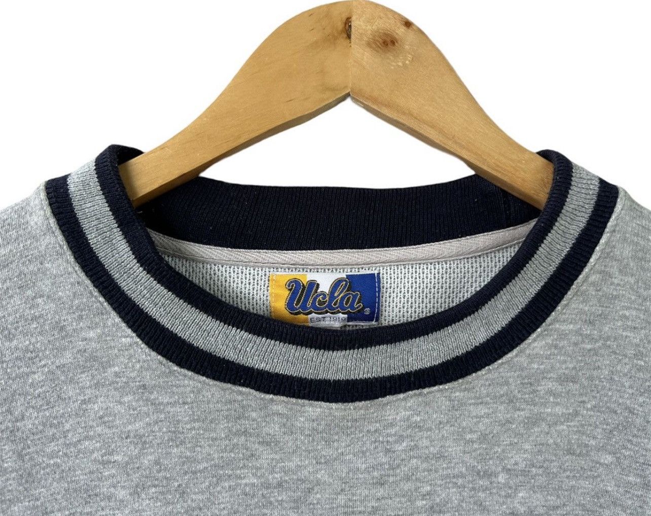 Vintage Vintage University UCLA Embroidered Spellout Sweatshirt Size US L / EU 52-54 / 3 - 5 Thumbnail