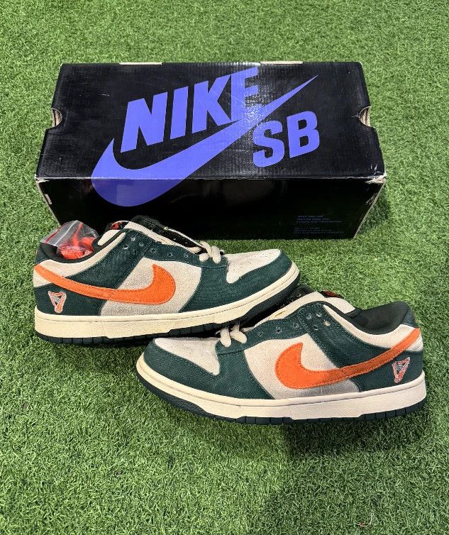 Nike SB Size 9- Nike SB Dunk Low Eire 2004 Size US 9 / EU 42 - 1 Thumbnail