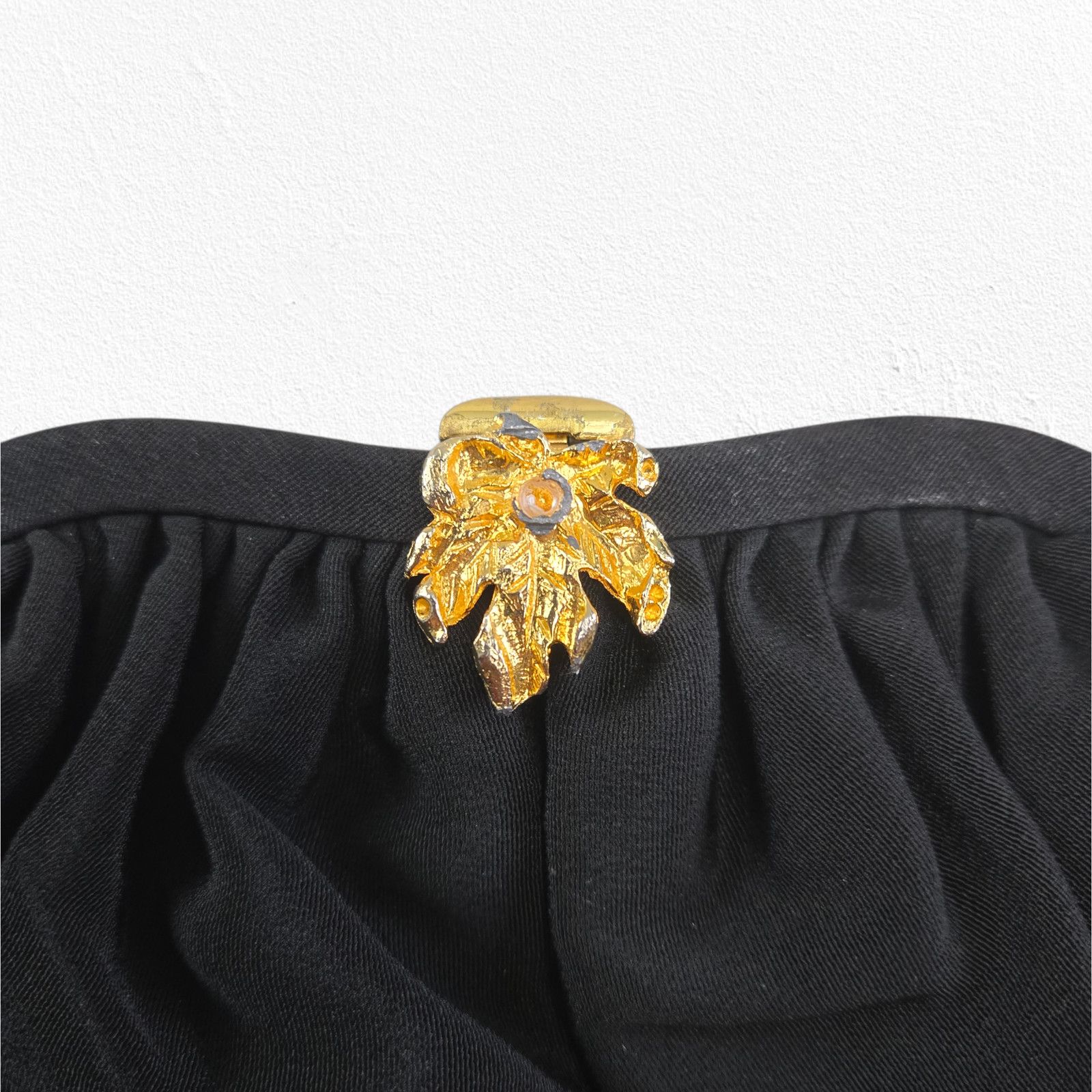 Vintage Vintage 1950s Black Evening Clutch Gold Leaf Clasp Size ONE SIZE - 3 Thumbnail