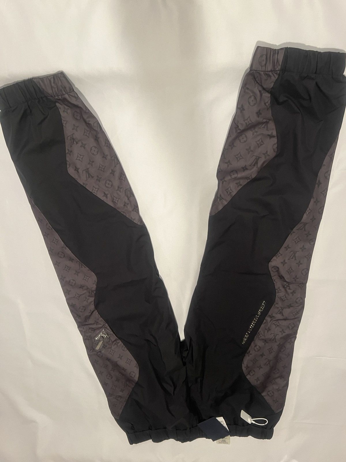 Louis Vuitton Louis Vuitton 2054 men’s pants. XXL. $2190 Size US 38 / EU 54 - 17 Thumbnail
