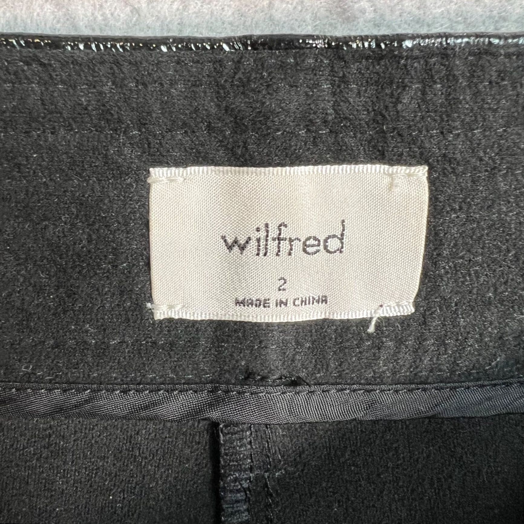 Vintage Wilfred Black High-Shine Faux Patent Leather Pants Size 2 High Rise Women's Pants Ankle Straight 32 Inseam Modern Wear Size 26" / US 2 / IT 38 - 3 Thumbnail