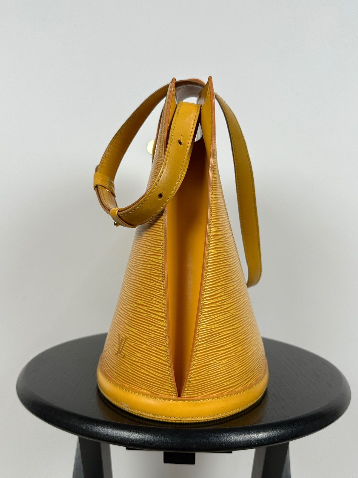 Louis Vuitton Louis Vuitton Epi Cluny Yellow Leather Shoulder Bag Size ONE SIZE - 4 Thumbnail