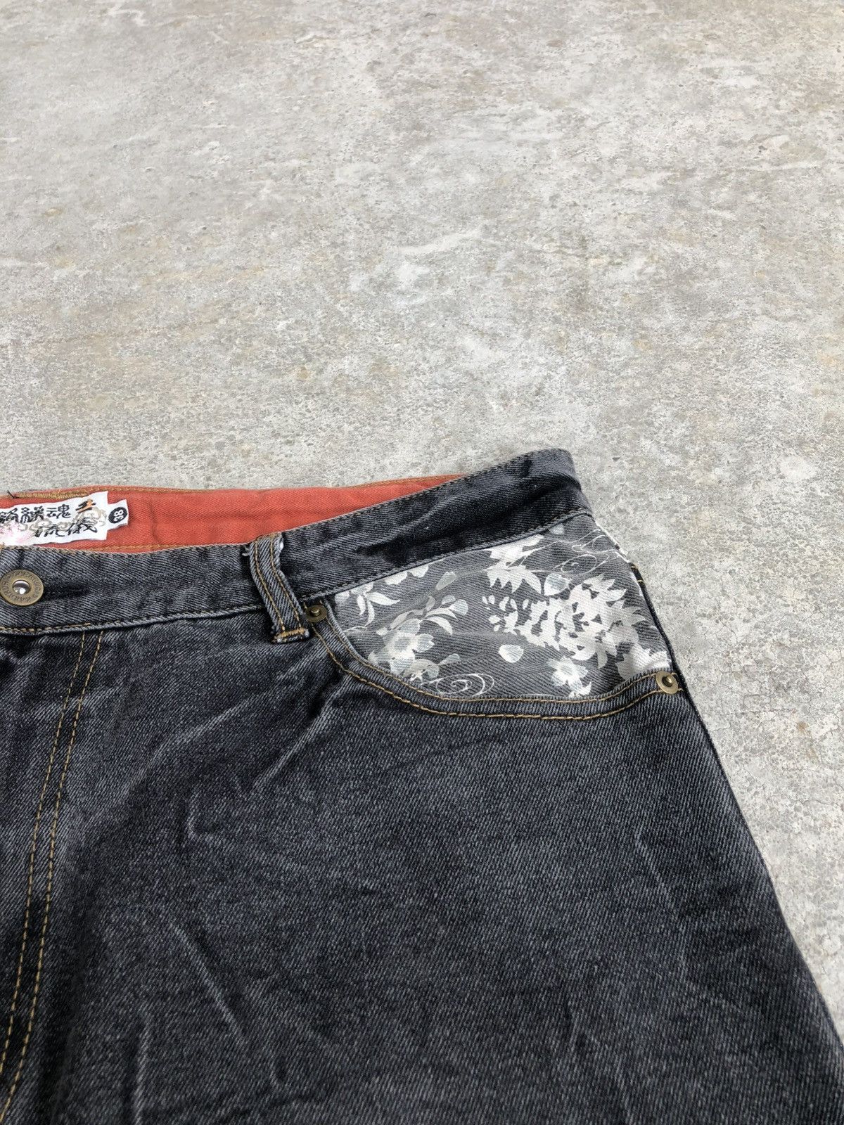 Karakuri Tamashii Karakuri Tamashii Embroidered Jeans Distressed Multipocket Size US 37 - 15 Thumbnail