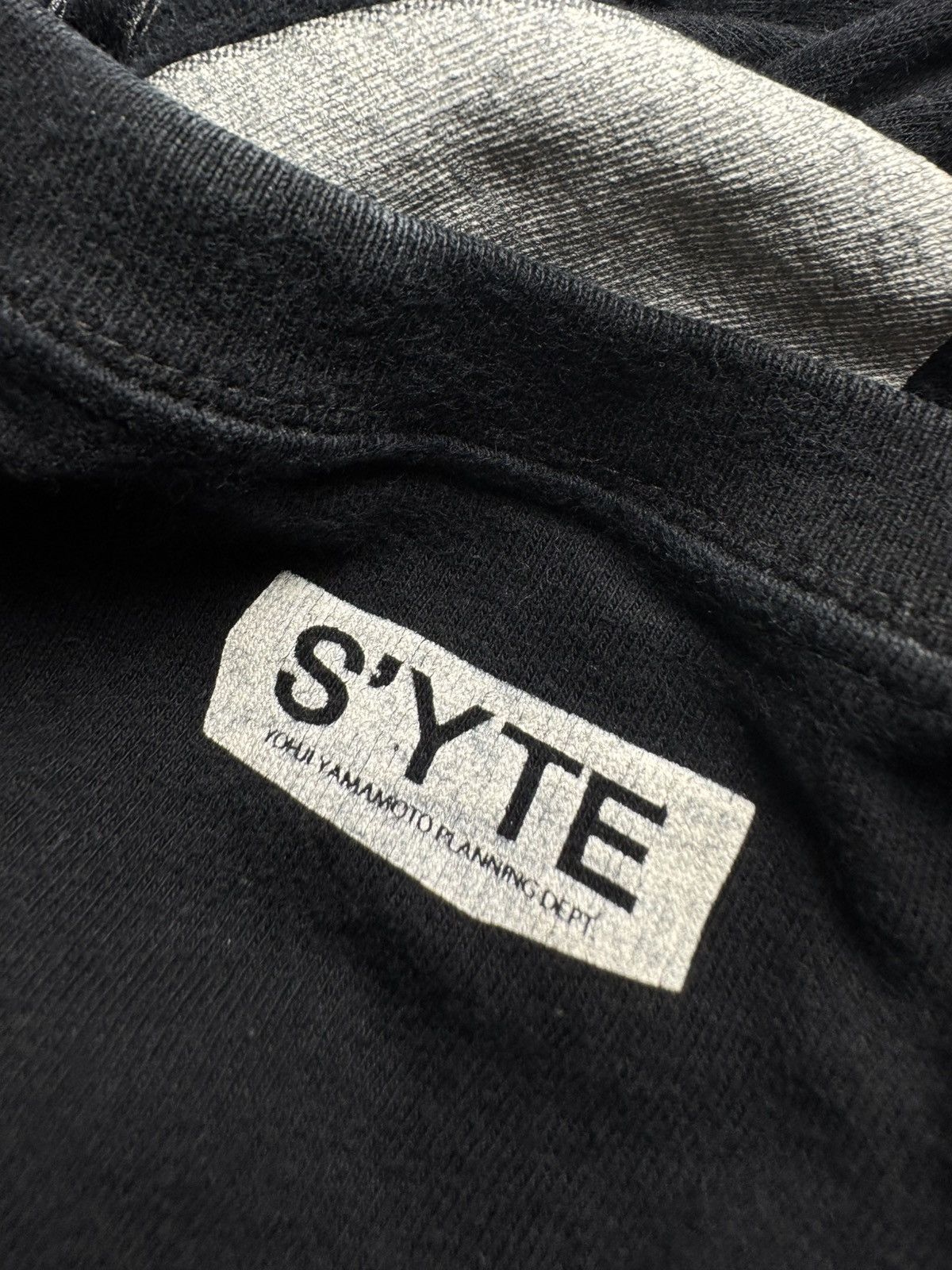 Yohji Yamamoto CGI Dog Saeko L/S S'yte Size US M / EU 48-50 / 2 - 5 Thumbnail