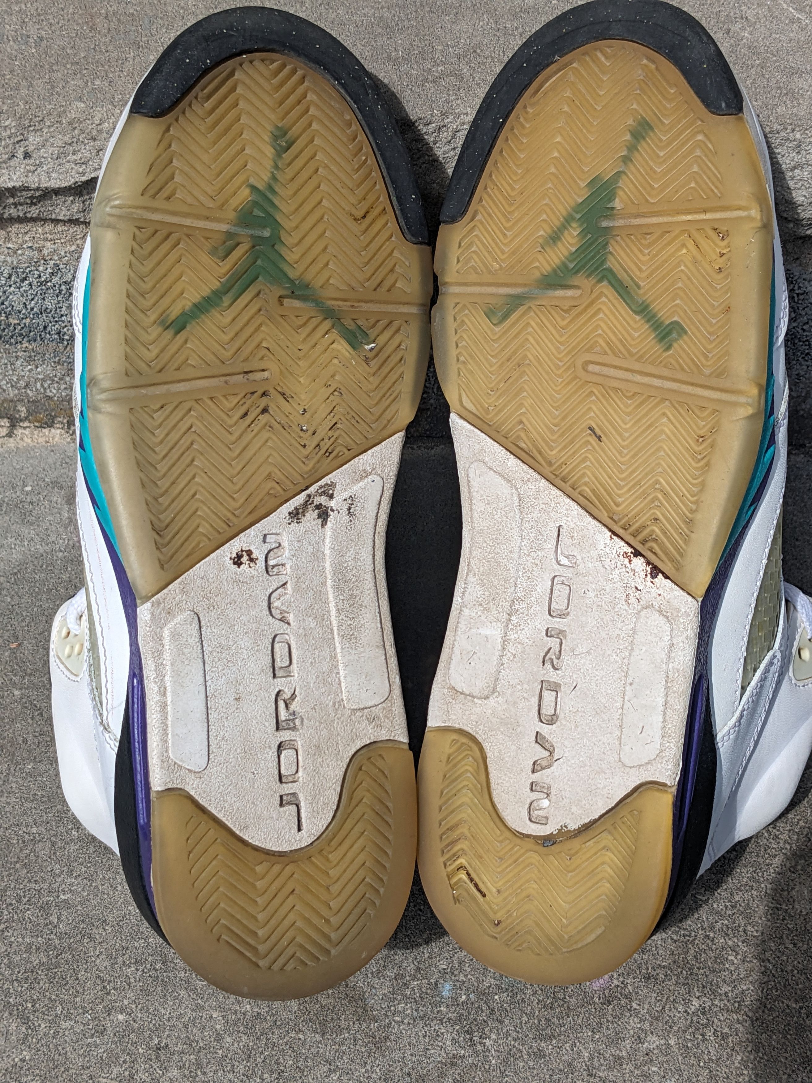 Jordan Brand × Nike Nike Air Jordan 5 Retro White Grape 440888-108 Size 6Y Size US 6 / EU 39 - 9 Thumbnail
