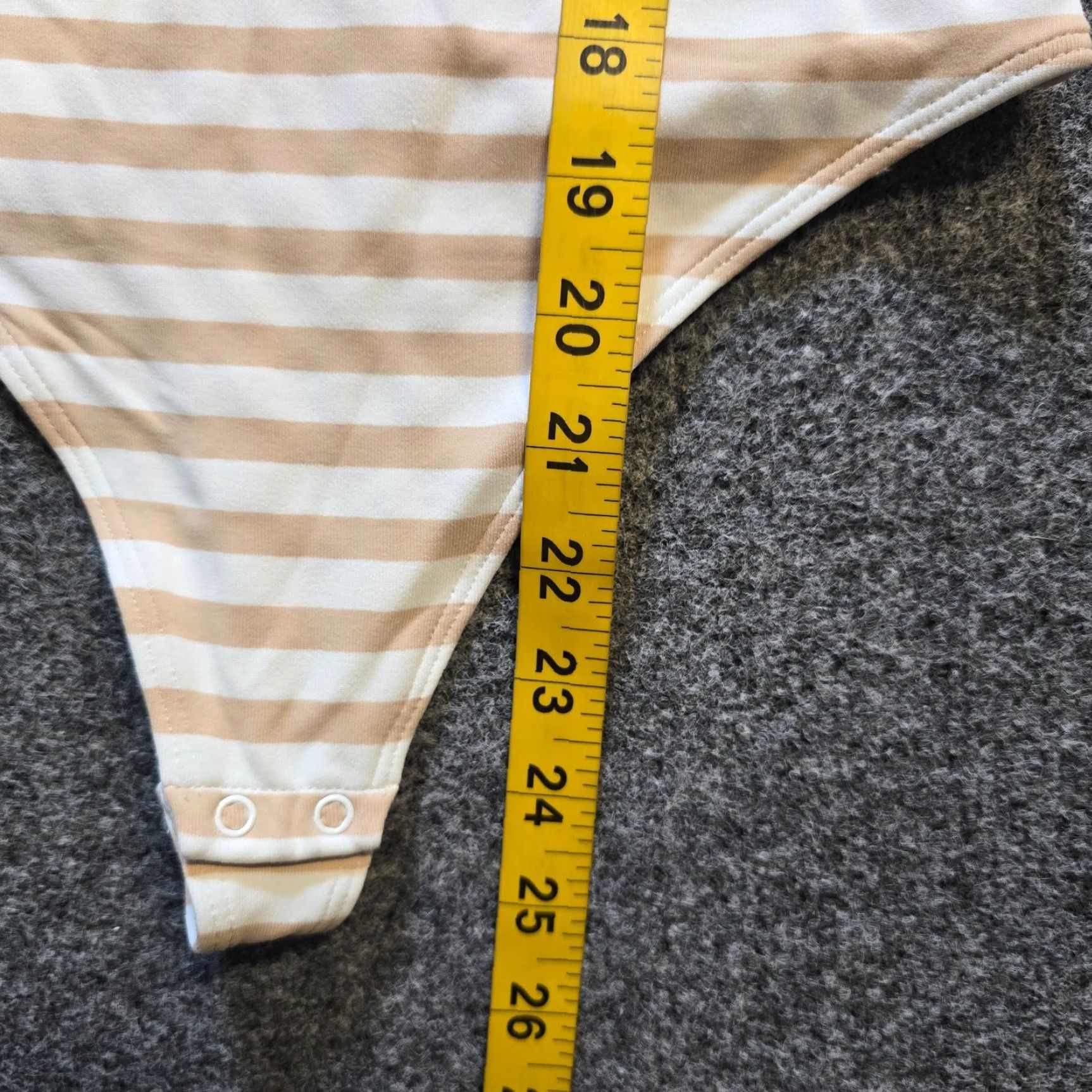 Aritzia Aritzia Babaton Bodysuit Womens XS Beige White Striped Long Sleeve Square Neck Casual Shirt Size XS / US 0-2 / IT 36-38 - 6 Thumbnail