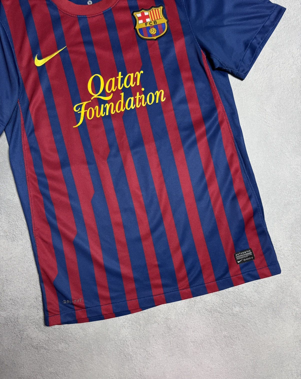 Nike Barcelona 2011 2012 Home Football Shirt Soccer Jersey Nike Size US S / EU 44-46 / 1 - 4 Thumbnail