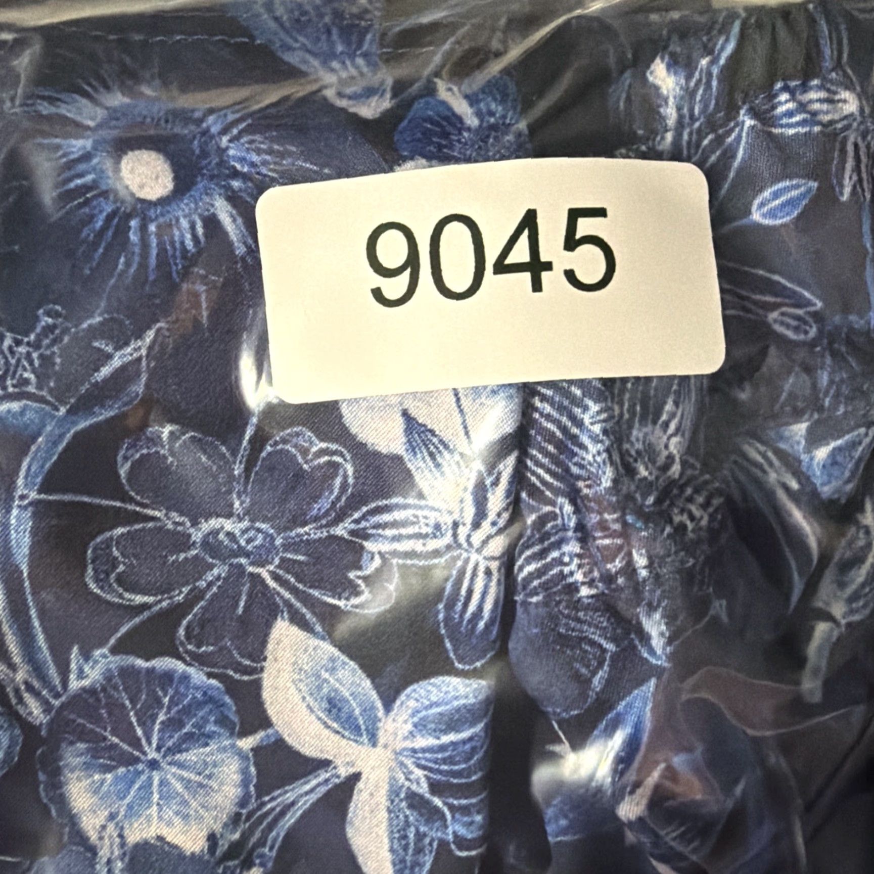 Robert Graham Robert Graham Board Shorts Swim Trunks Blue Floral 34 Men's Tropical Surfing Trunks, Back Pocket, Drawstring, Pockets, Tie closure Size US 34 / EU 50 - 7 Thumbnail