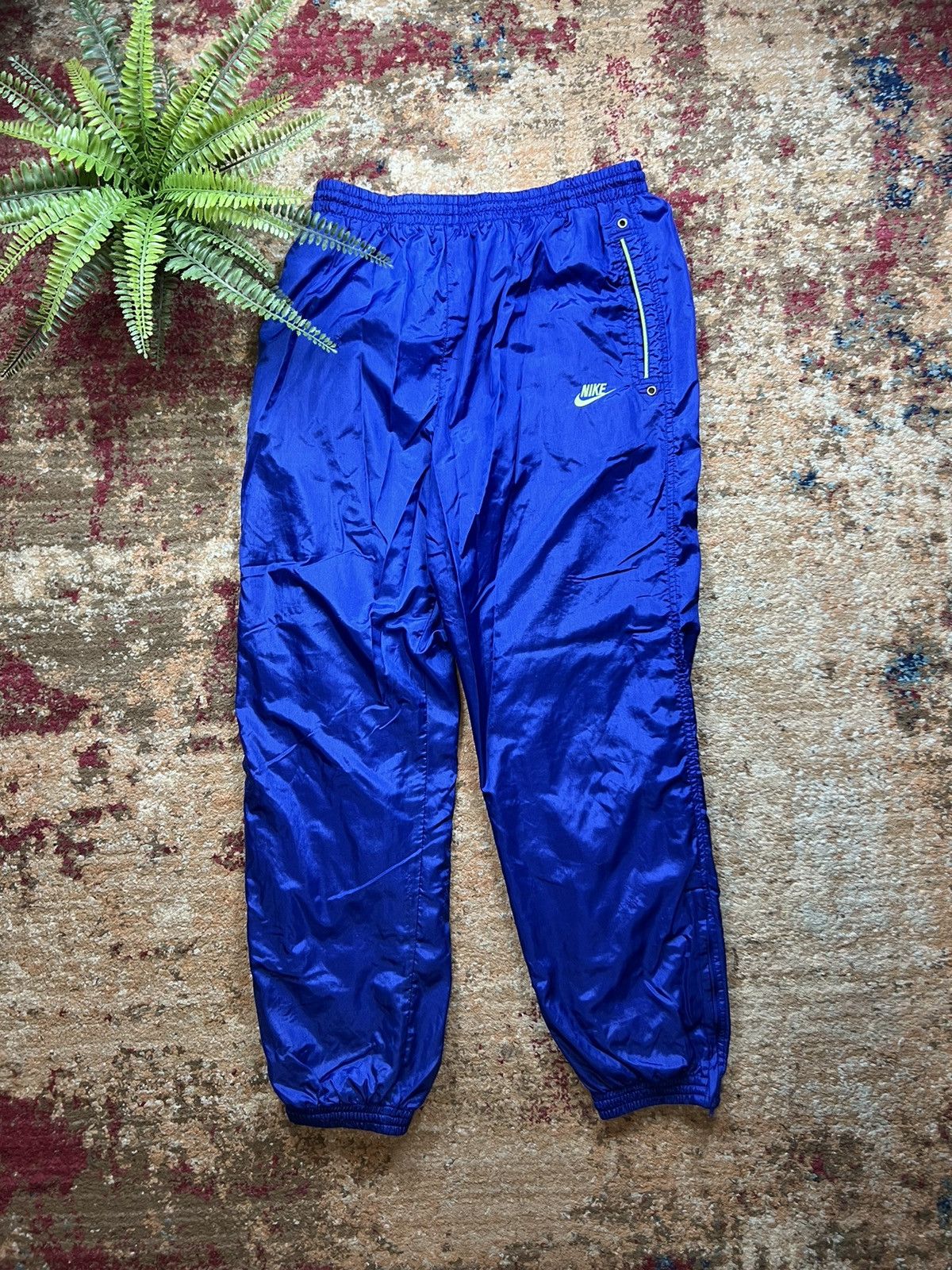Vintage 90’s NIKE RETRO BAGGY TRACK PANTS SWOOSH LOGO Y2K Size US 32 / EU 48 - 1 Thumbnail