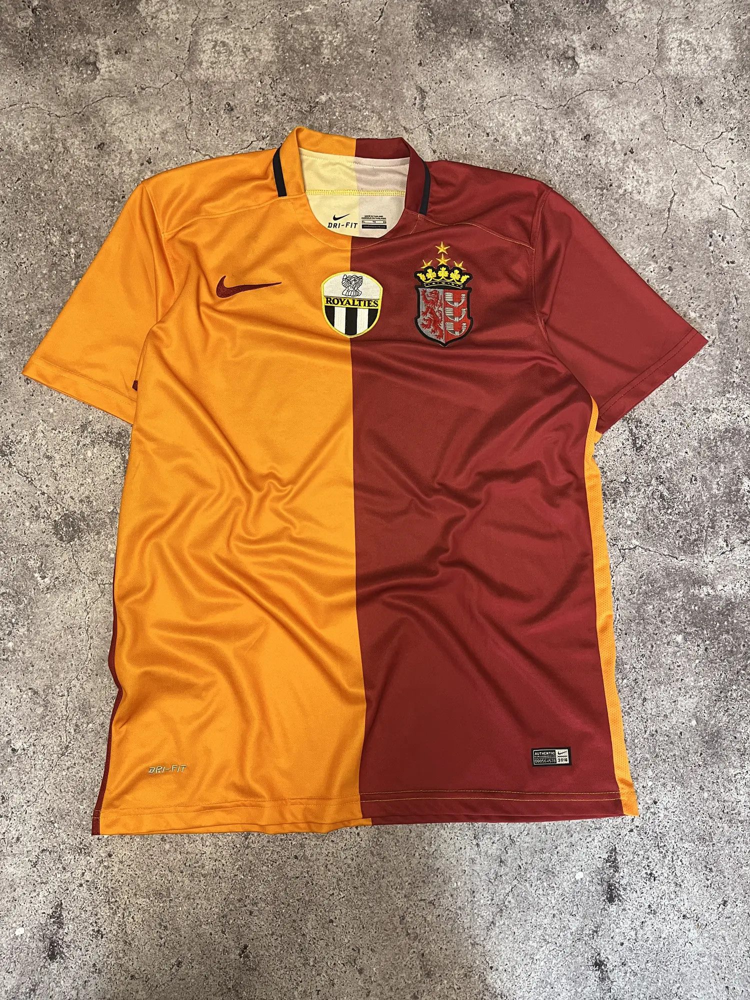 Nike SOCCER JERSEY FOOTBALL ROYALTIES NIKE T-SHIRT Size US XL / EU 56 / 4 - 1 Thumbnail