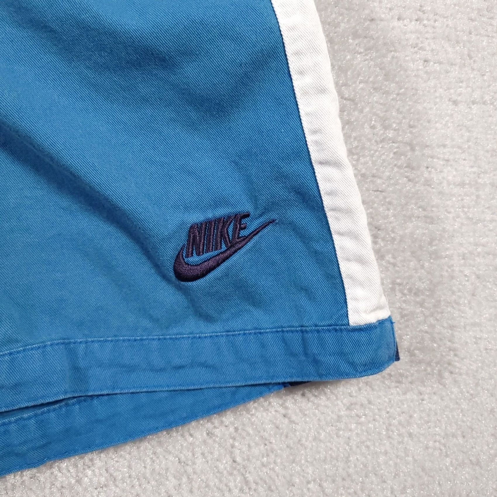 Nike VINTAGE Nike Shorts Mens XXL Blue Twill Elastic Waist Drawstring Heavy Logo Stripe Bermuda 90s Mens Size US 39 - 5 Thumbnail