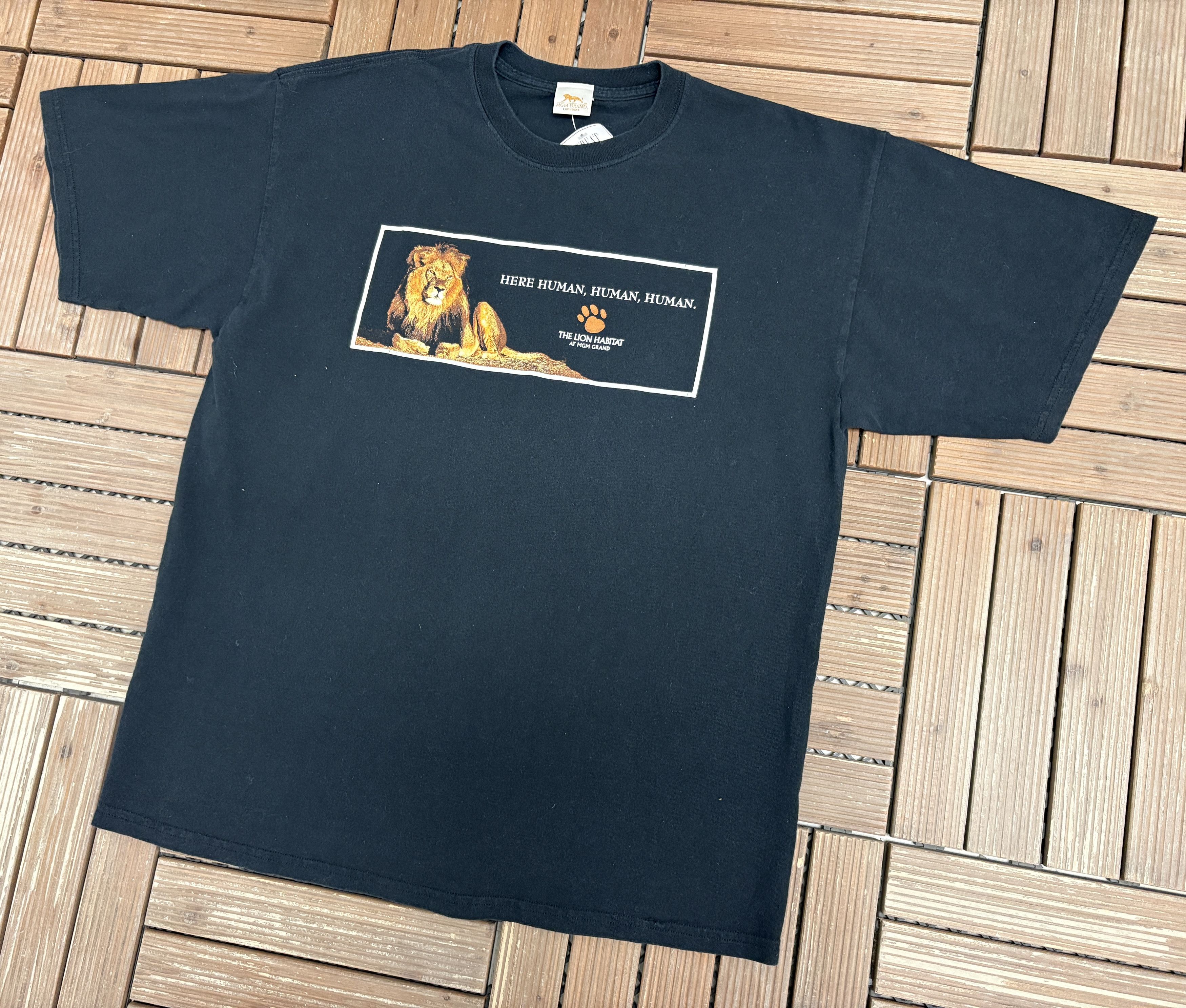 Vintage The Lion Habitat At MGM Grand Vintage Black T-Shirt Tee Size US XL / EU 56 / 4 - 3 Thumbnail