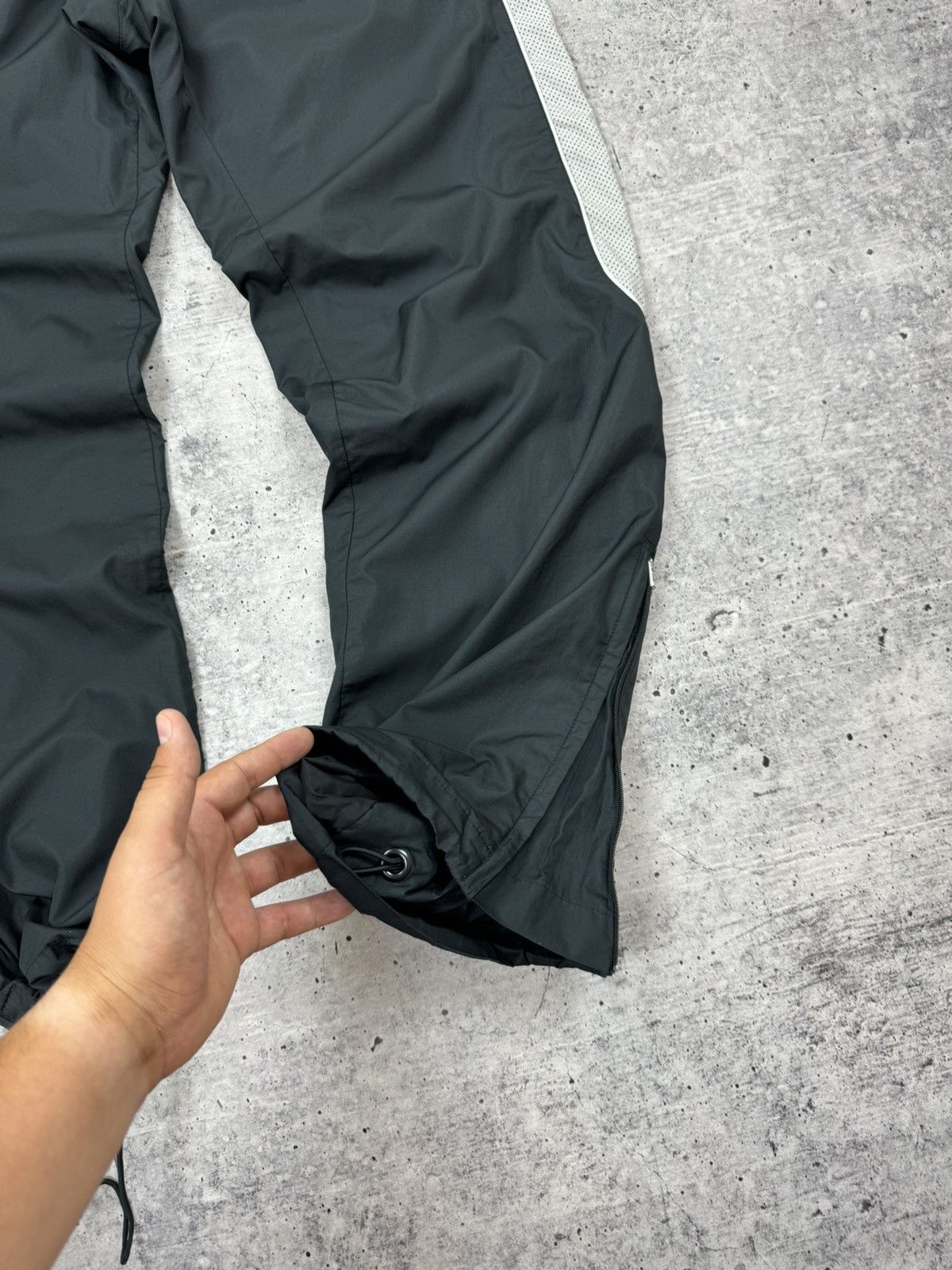 Nike Vintage Nike Swoosh Logo Nylon Drill Track Pants Joggers S Size US 30 / EU 46 - 7 Thumbnail