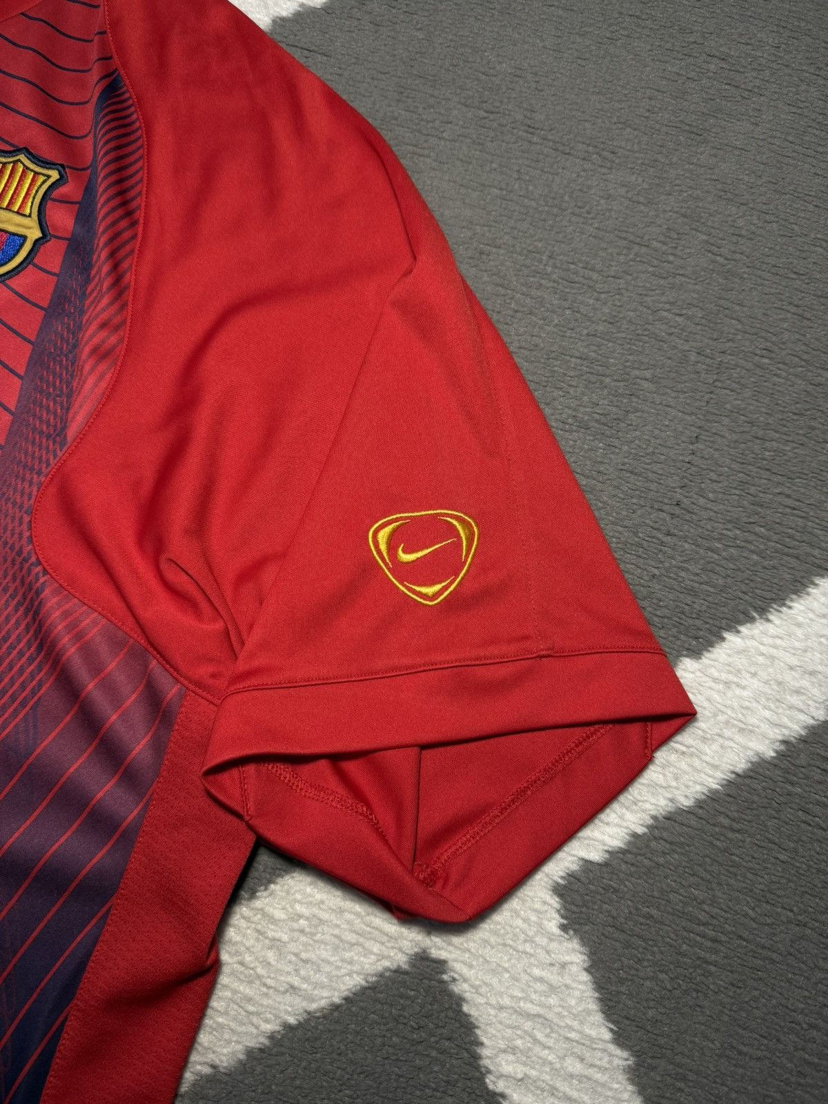 Nike Nike FC Barcelona Y2K Retro 2006-07 Training T-Shirt Jersey Size US L / EU 52-54 / 3 - 13 Thumbnail