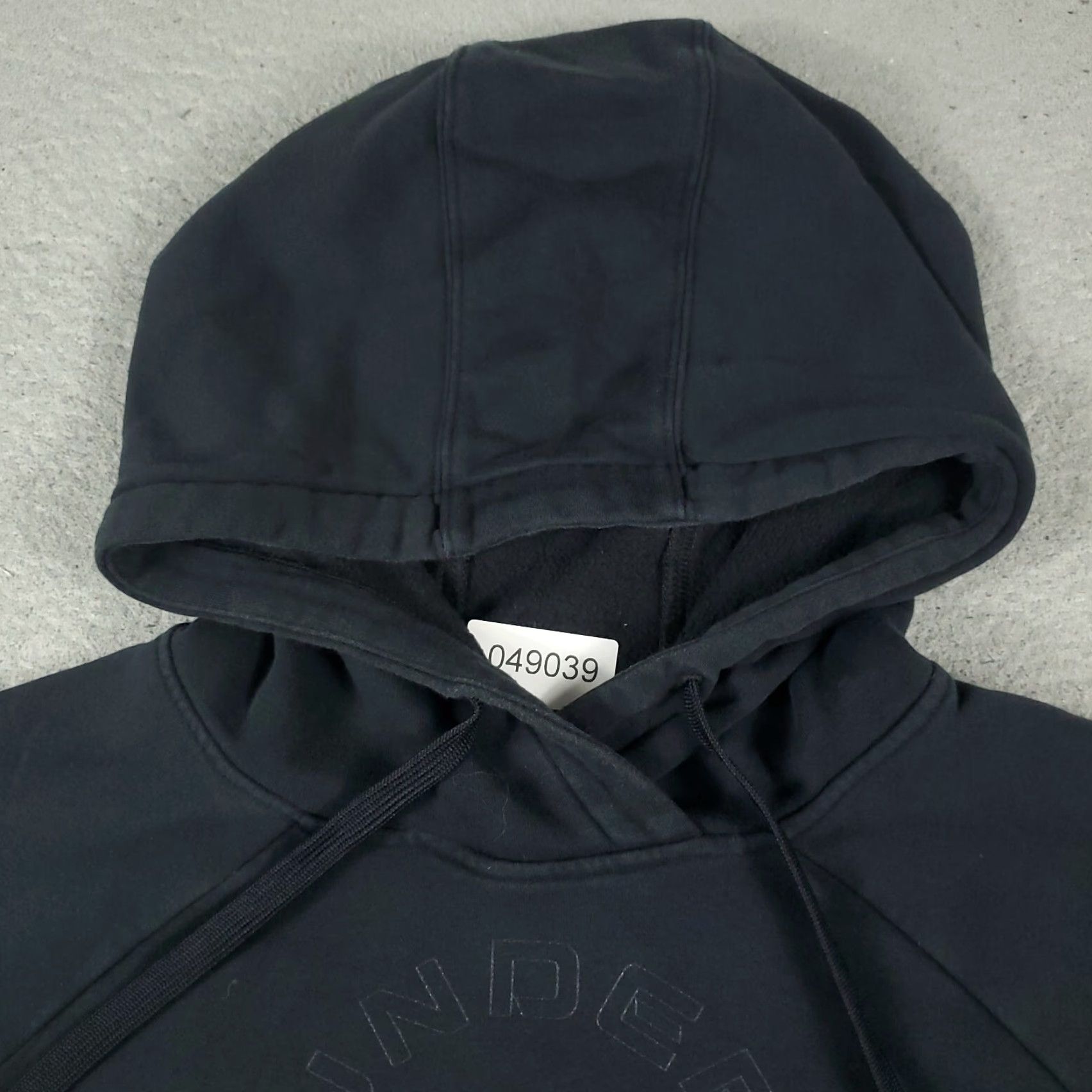 Under Armour VINTAGE Under Armour Hoodie Pullover Men's Medium Black Sports Sweatshirt Activewear Size US M / EU 48-50 / 2 - 3 Thumbnail