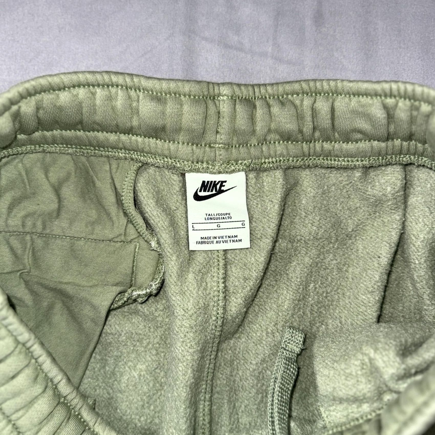 Nike Nike Jogger Pants Mens L Green Fleece Elastic Drawstring Swoosh Pockets Tapered Leg Winter Casual Activewear Workout Size US 33 - 3 Thumbnail