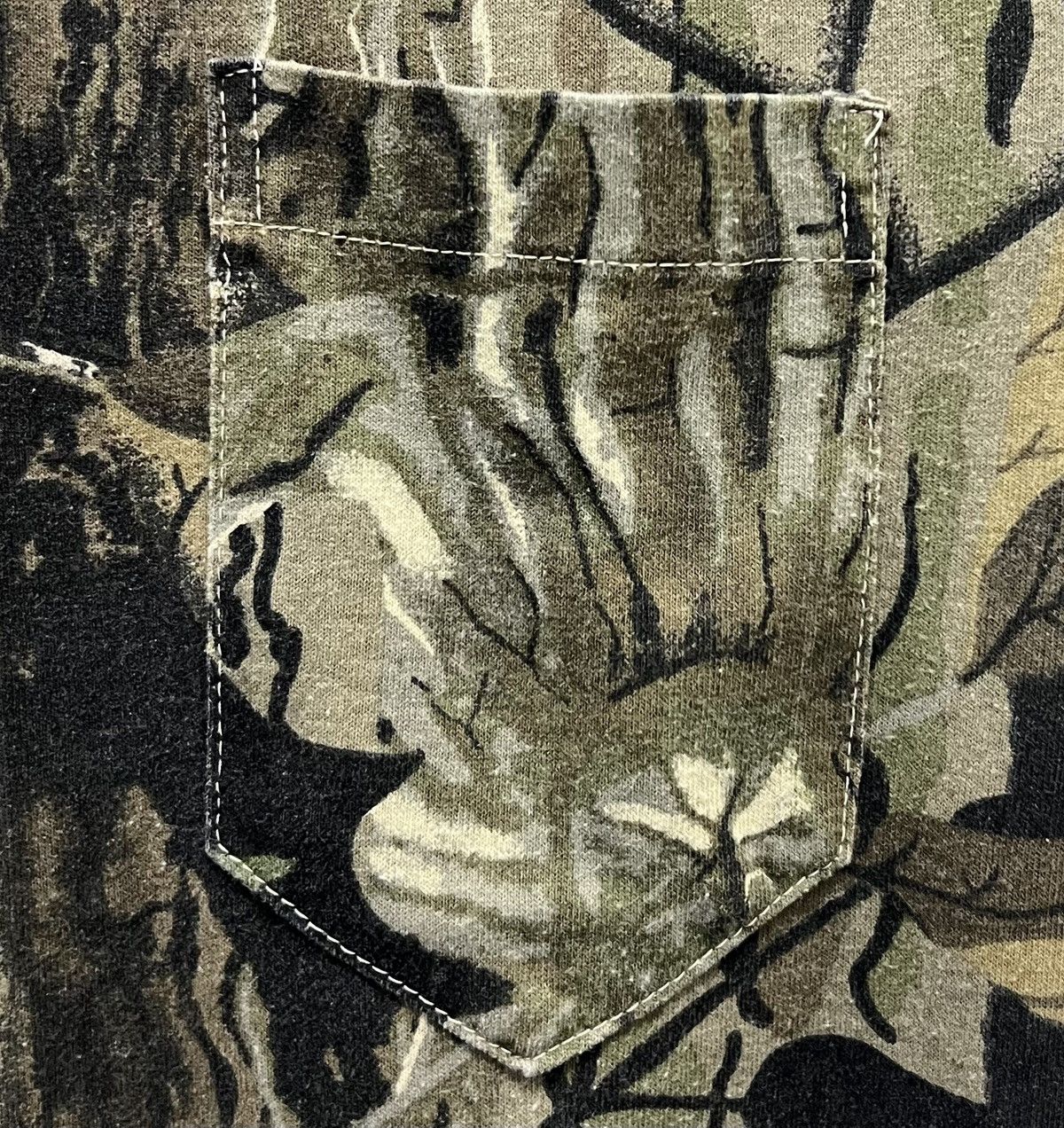 Vintage VINTAGE TALL TIMBER OUTDOORS CAMOUFLAGE OAK LEAF TEE SHIRT Size US XL / EU 56 / 4 - 3 Thumbnail