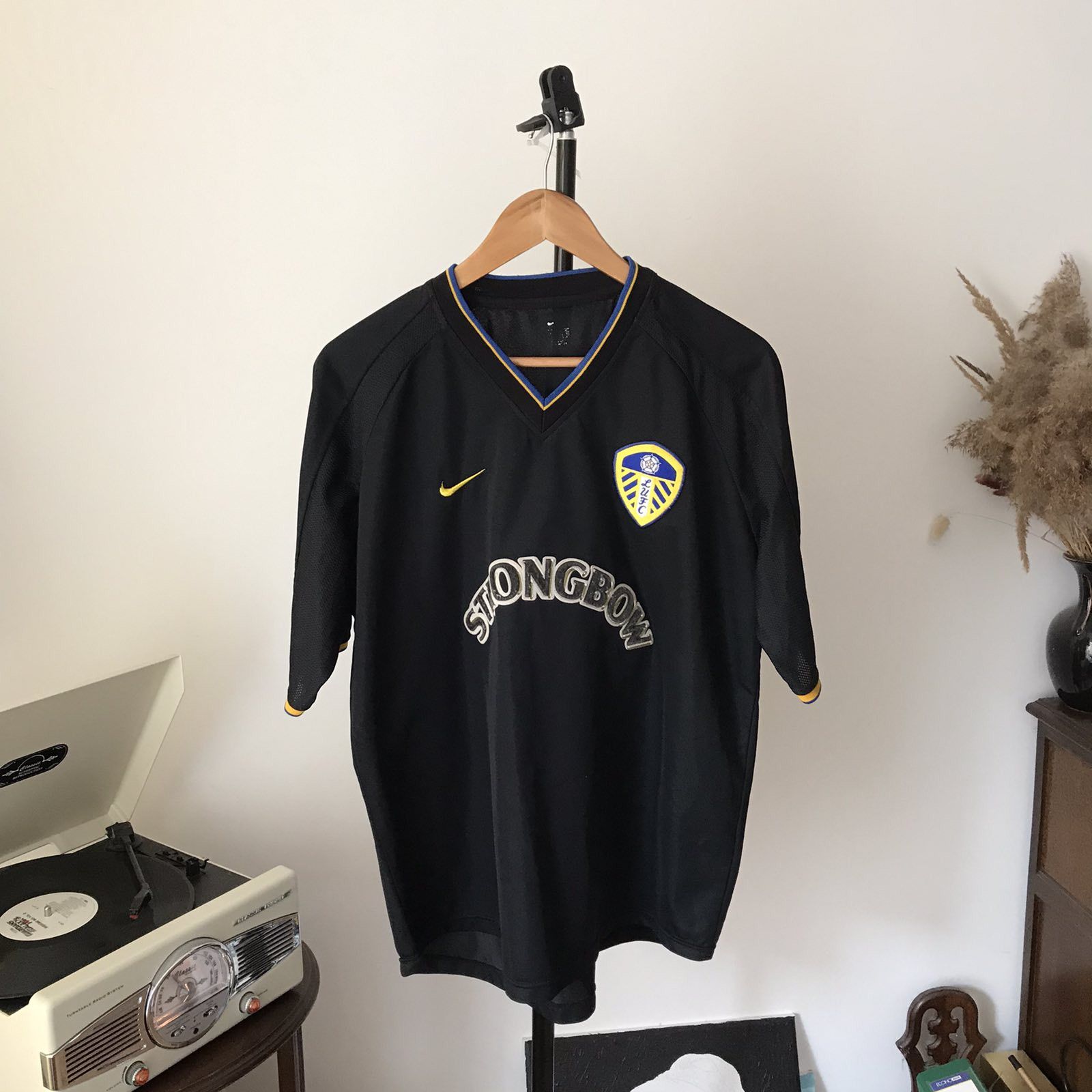 Nike Vintage Nike Leeds United 2001 away soccer jersey Sz M Size US M / EU 48-50 / 2 - 1 Thumbnail