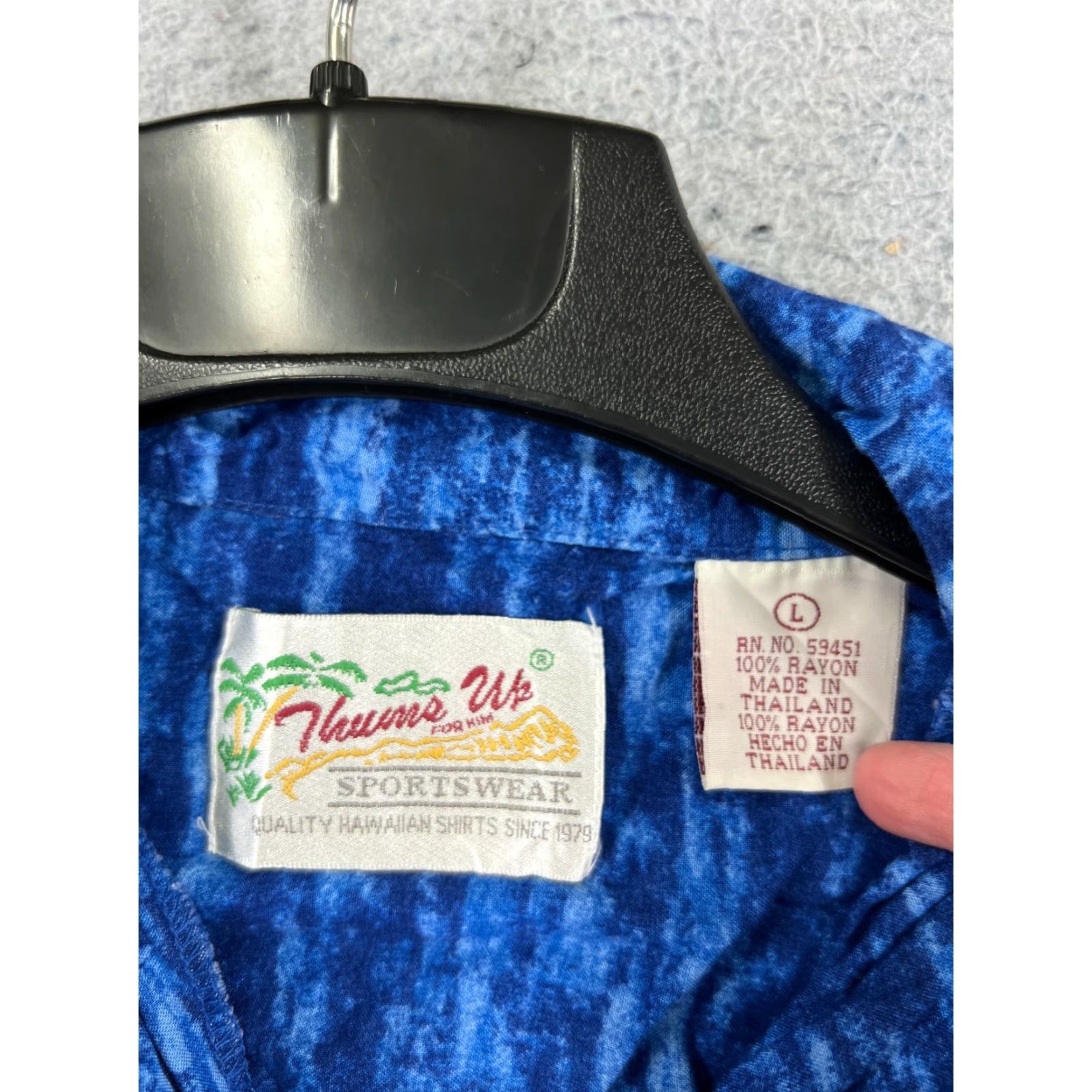 Vintage VINTAGE Thums Up Shirt Men Hawaiian Blue Floral Short Sleeve Button-Up 40 in Chest L Rayon Visose Size US L / EU 52-54 / 3 - 6 Thumbnail