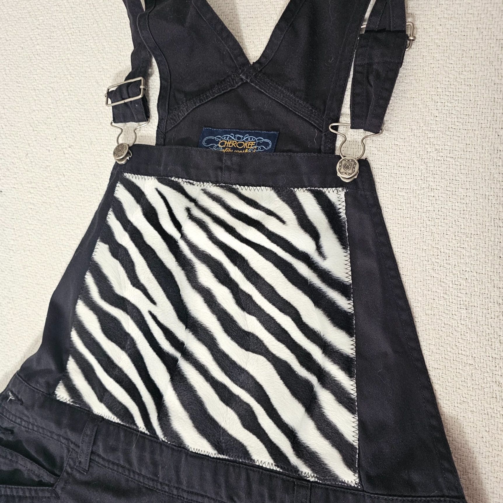 Cherokee VINTAGE Cherokee Cropped Overalls Black Denim Zebra Patch Jeweled Legs M Jeans Women Cropped Style Size 32" / US 10 / IT 46 - 6 Thumbnail