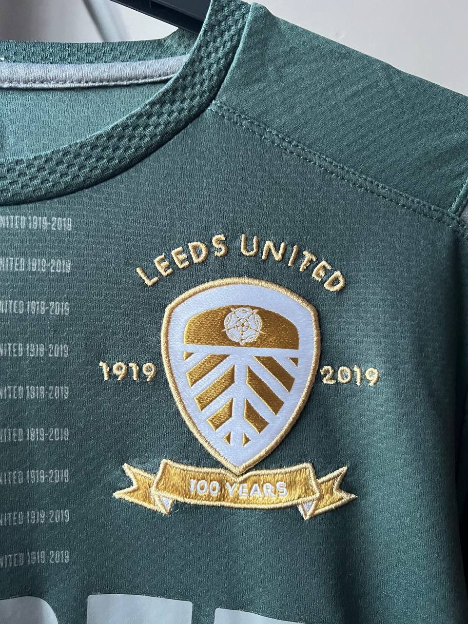 Kappa 2019/20 LEEDS UNITED TRAINING SOCCER JERSEY FOOTBALL SHIRT M Size US M / EU 48-50 / 2 - 5 Thumbnail