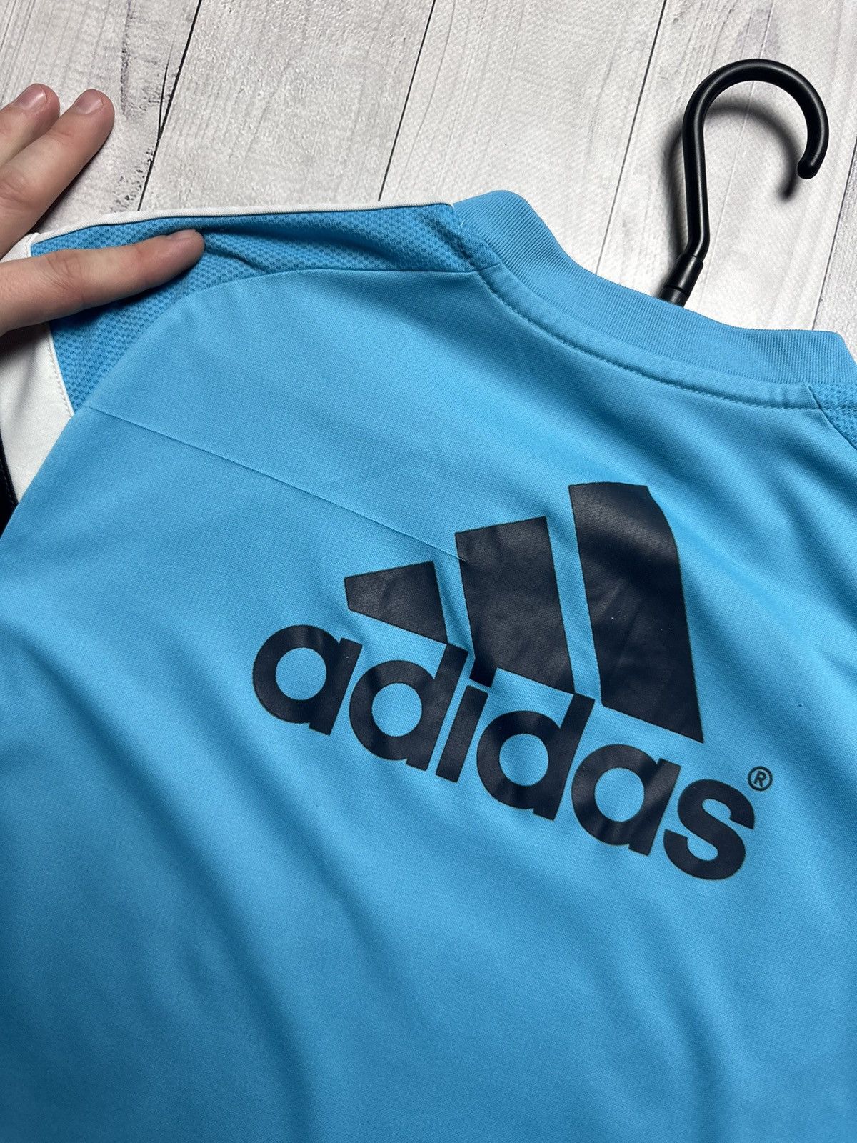 Adidas × Chelsea Soccer × Vintage Vintage adidas Chelsea soccer jersey size M blue Size US M / EU 48-50 / 2 - 11 Thumbnail