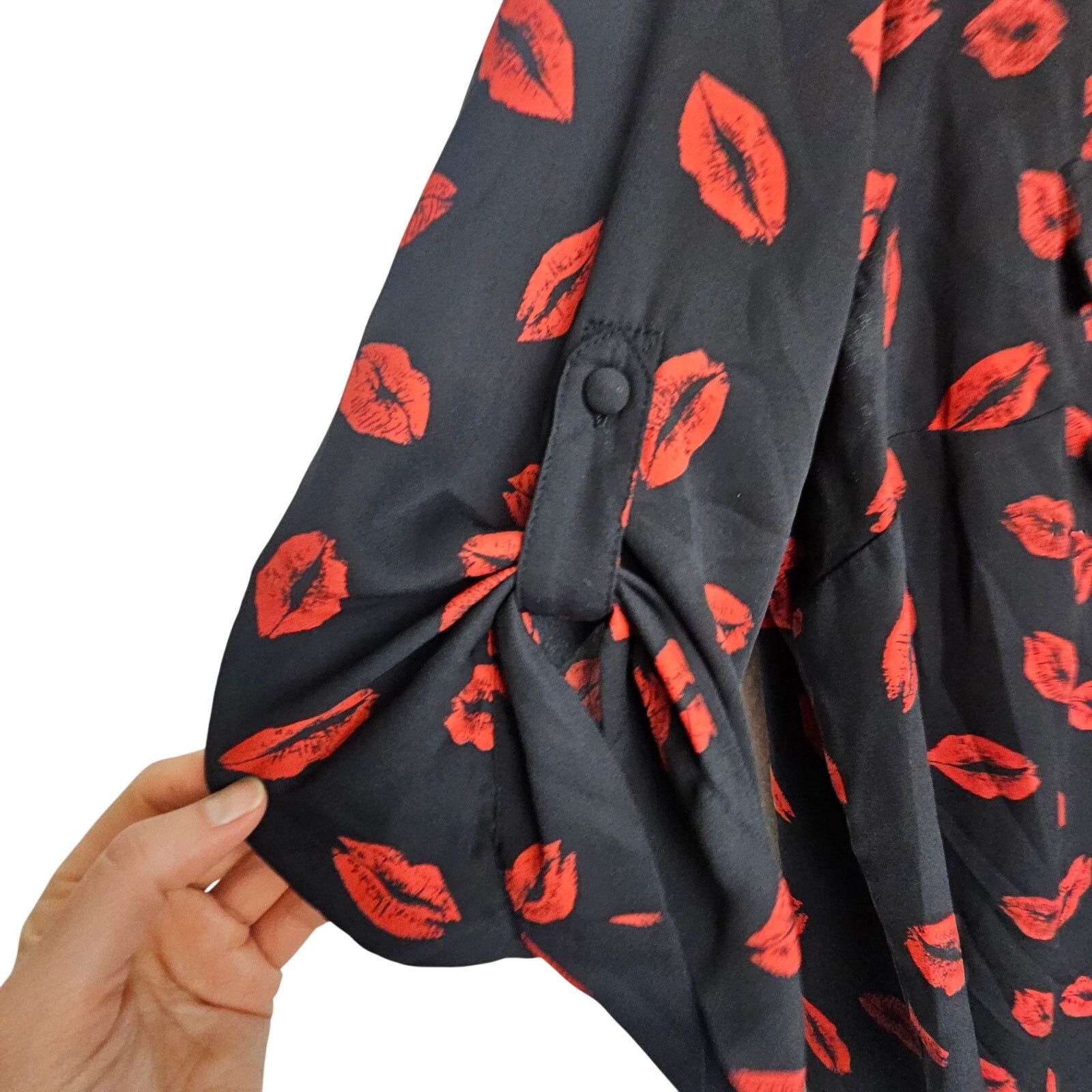 Corridor Torrid Harper Blouse Lip Print Kiss Plus Size 3X Valentines Size 3XL / US 20-22 - 4 Thumbnail