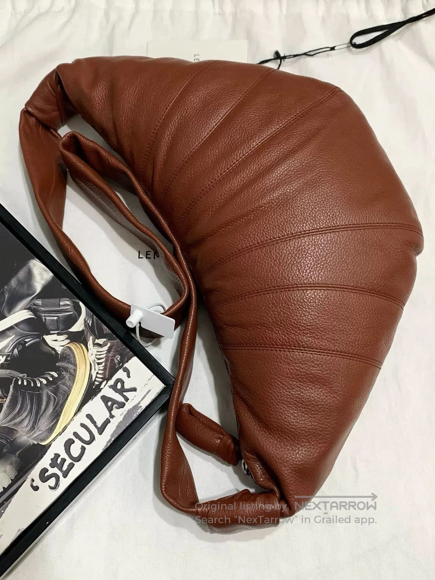 Lemaire Lemaire Medium Red Cowhide Croissant Bag. Size ONE SIZE - 1 Thumbnail