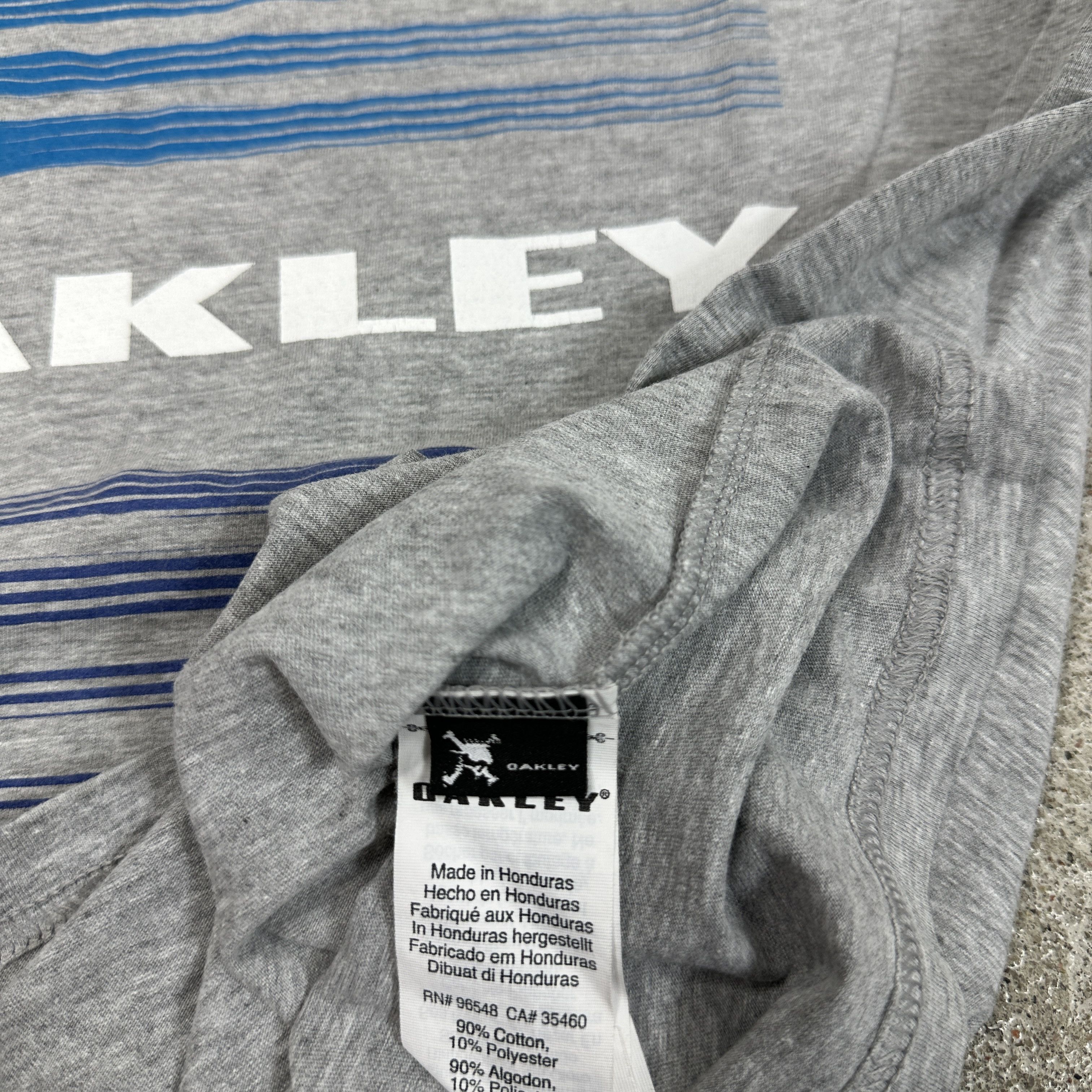 Oakley × Vintage Vintage Y2K Casual Preppy Slim Oakley T-shirt Size US S / EU 44-46 / 1 - 4 Thumbnail