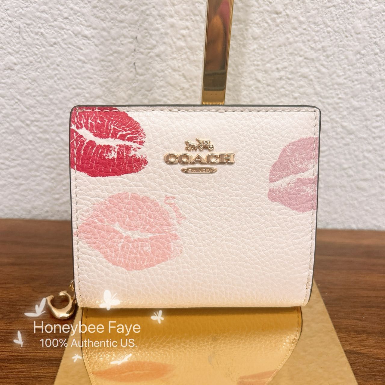 COACH Snap Wallet With Lips Print 財布 CZ951 NWT Snap Wallet Pebbled Leather With Lips Print CZ951