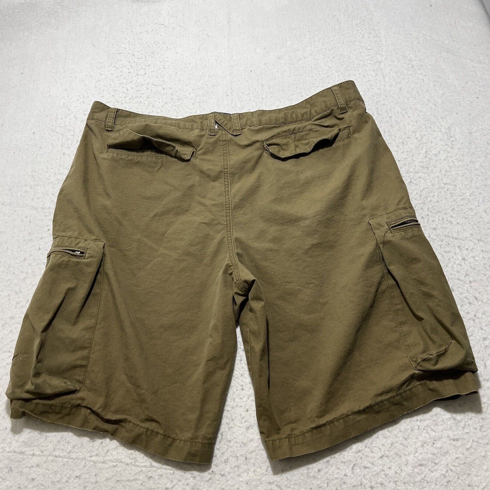 Nike Nike Men's 38 Cargo Pocket 10" Inseam Shorts Olive Green Size US 38 / EU 54 - 8 Thumbnail