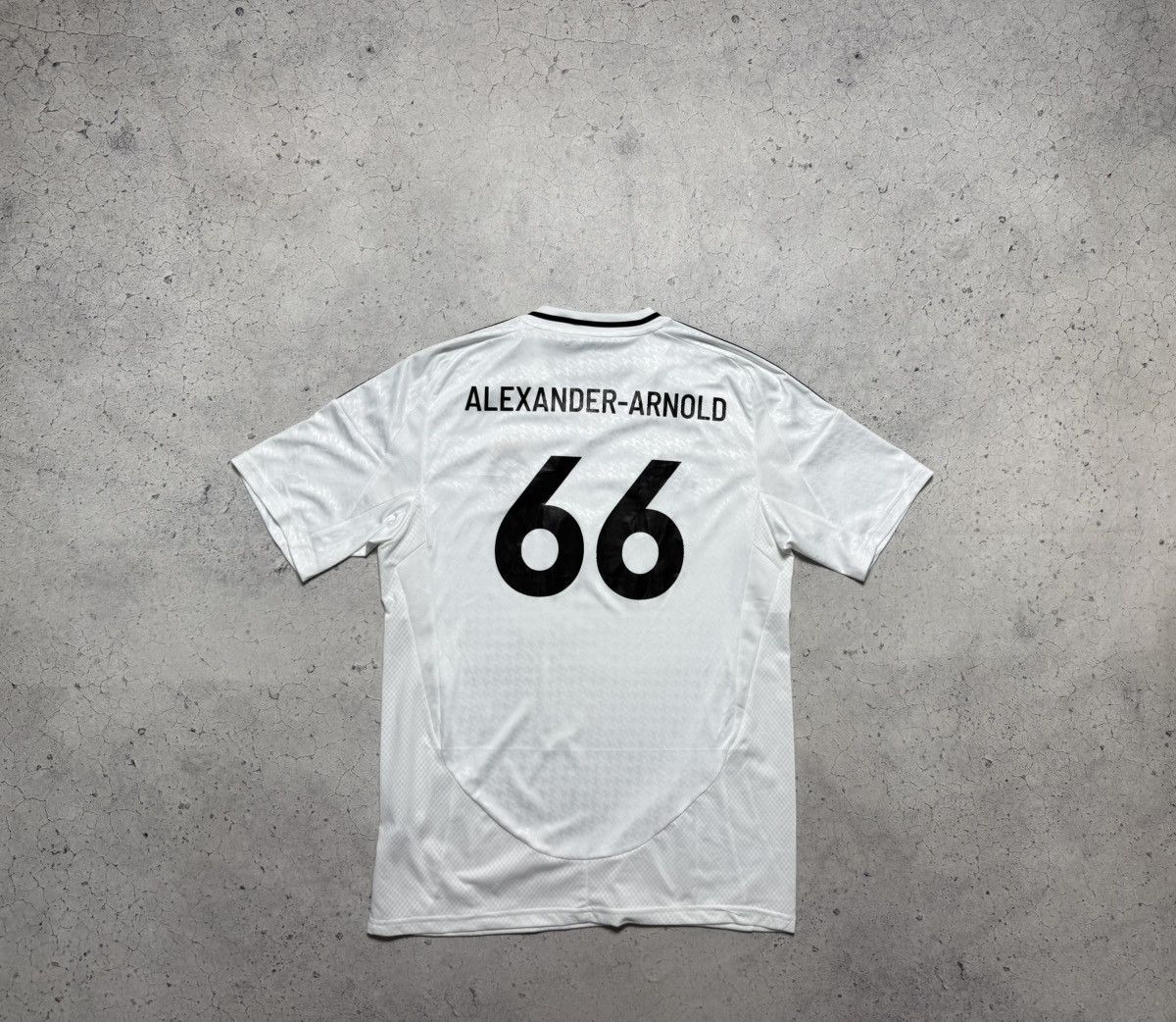 Adidas Adidas Real Madrid Alexander-Arnold #66 Soccer Jersey 2024 Size US M / EU 48-50 / 2 - 3 Thumbnail
