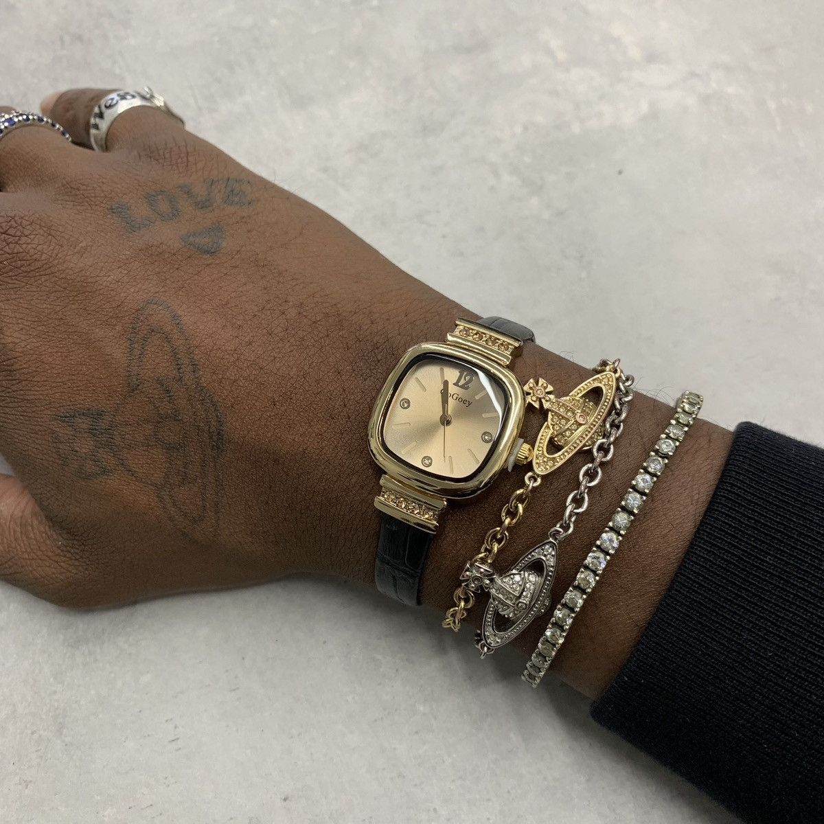 Vintage Vintage 90s vintage retro luxury style gold leather watch Size ONE SIZE - 3 Thumbnail