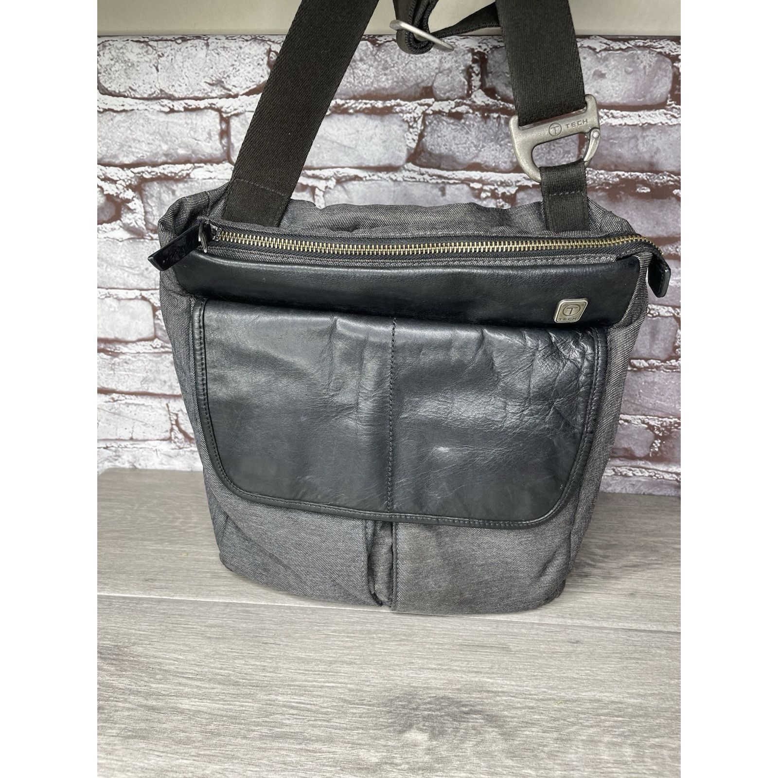 Tumi TUMI T Tech Black Leather Accents Men Messenger Bag Crossbod Size ONE SIZE - 8 Thumbnail
