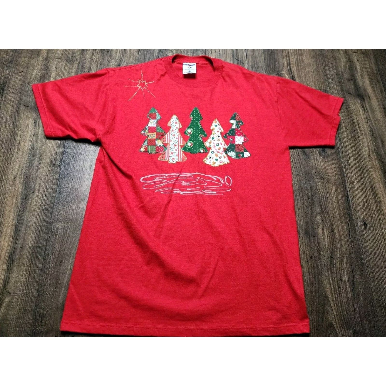 Jerzees VINTAGE Jerzees Christmas Tree Patchwork Puff Paint T-Shirt Adult Large Red Mens Size US L / EU 52-54 / 3 - 4 Thumbnail