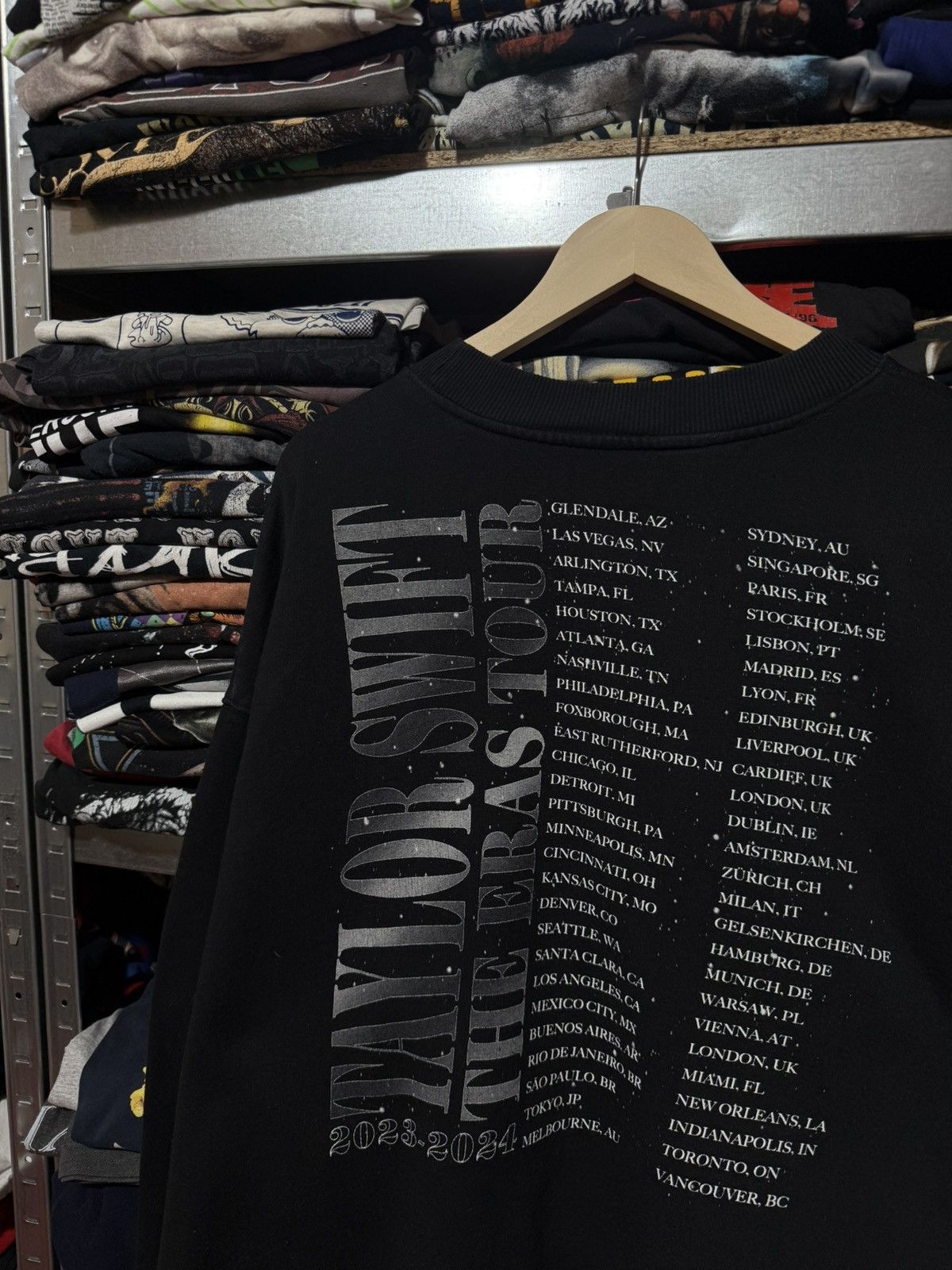 Band Tees TAYLOR SWIFT THE ERAS TOUR 2023 2024 SWEATSHIRT Y2K SIZE 4XL Size US XXL / EU 58 / 5 - 4 Thumbnail