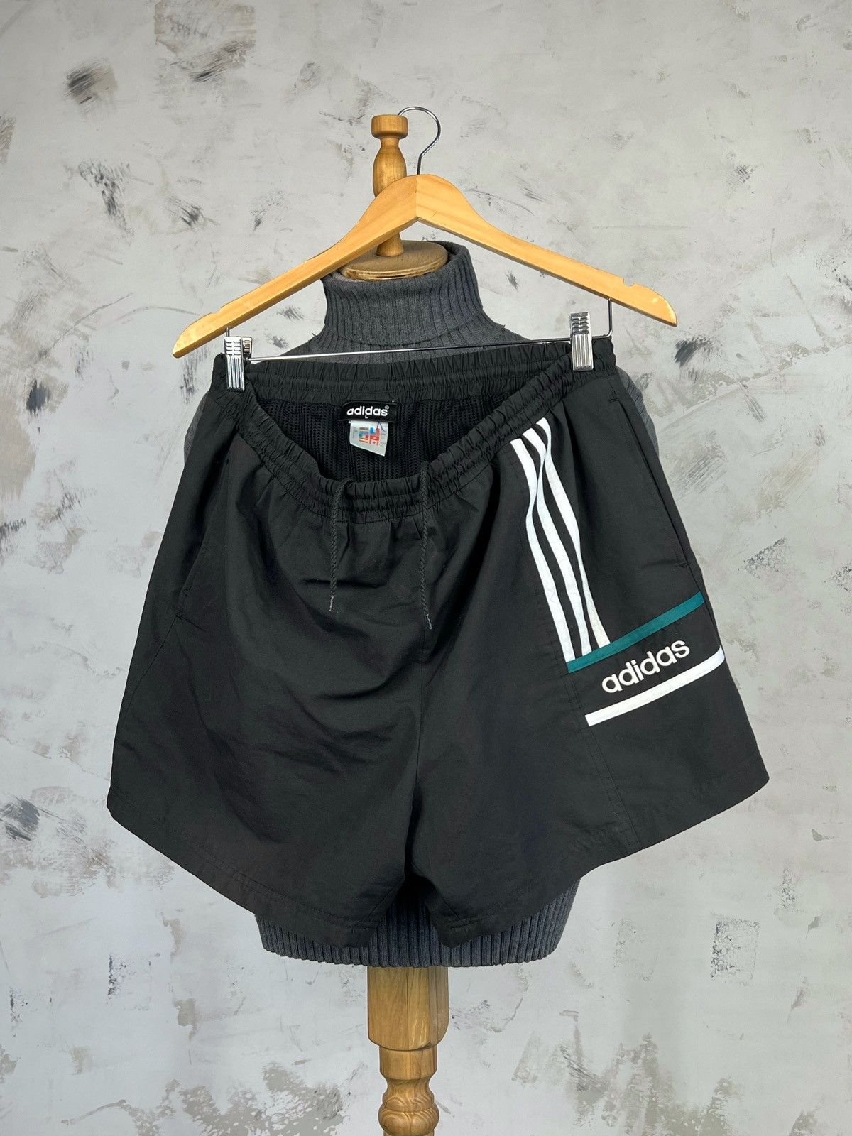 Adidas Vintage Adidas Shorts Size L Size US 34 / EU 50 - 3 Thumbnail