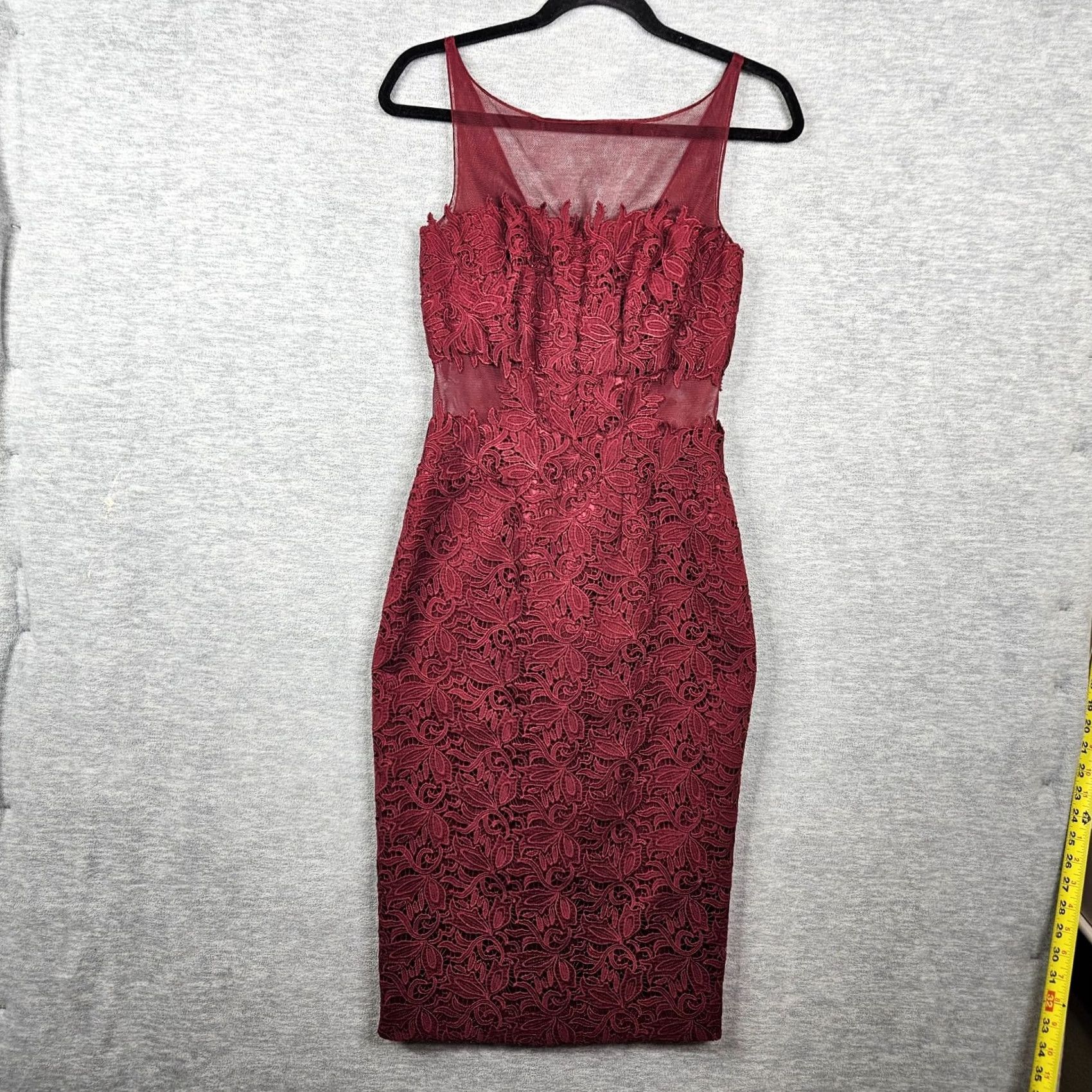 Monique Lhuillier Monique Lhuillier Burgundy Lace Sheath Dress Short Sleeve Round Neck Zip Back Size 0 Womens Size XS / US 0-2 / IT 36-38 - 2 Thumbnail