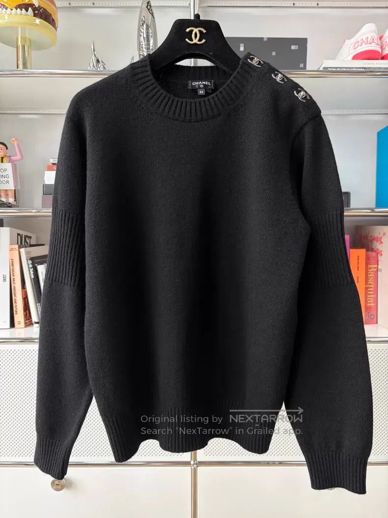 Chanel Chanel 24B Black Round-neck Double C Shoulder Button Knitw Size XXS / US 00 / IT 34 - 1 Thumbnail