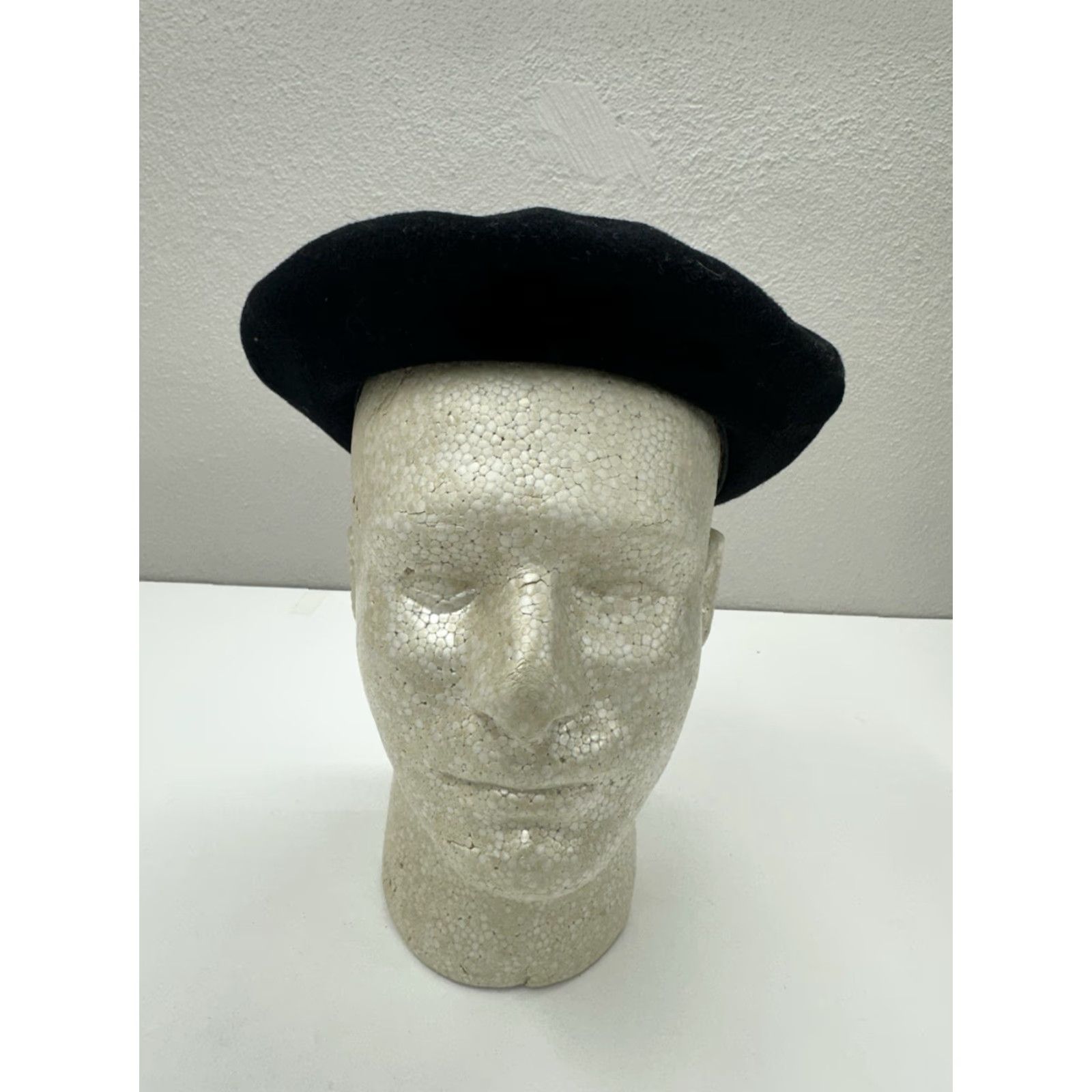 Vintage Mile Beret Hat Black Fontanella, 20 Barcelona Vintage Beret Mens One Size Black Mile Exposicion Tolosa Clothing Style: Beret, Solid Pattern, Vintage Size ONE SIZE - 2 Thumbnail
