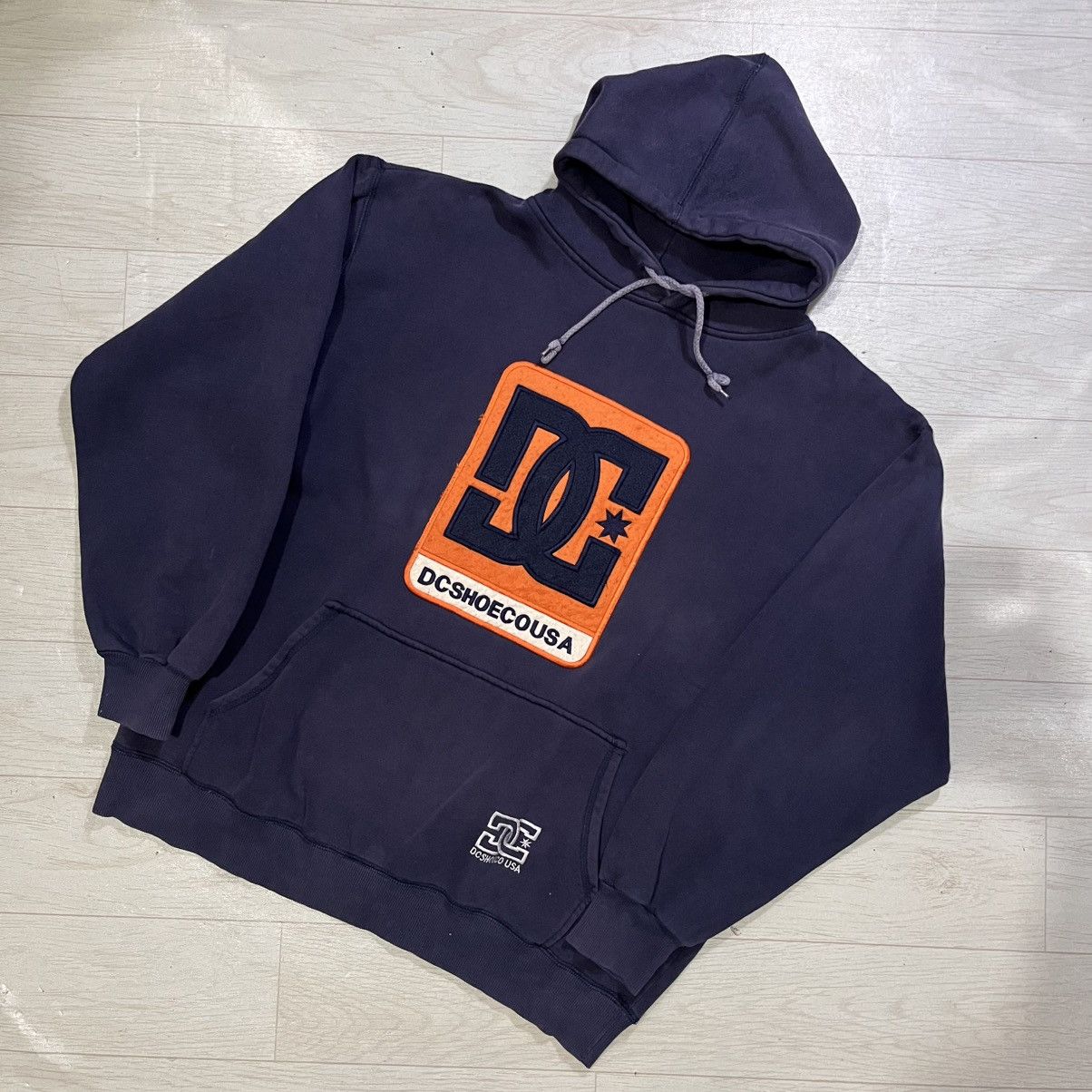 DC Vintage DC skateboard pullover hoodie Size US XL / EU 56 / 4 - 1 Thumbnail