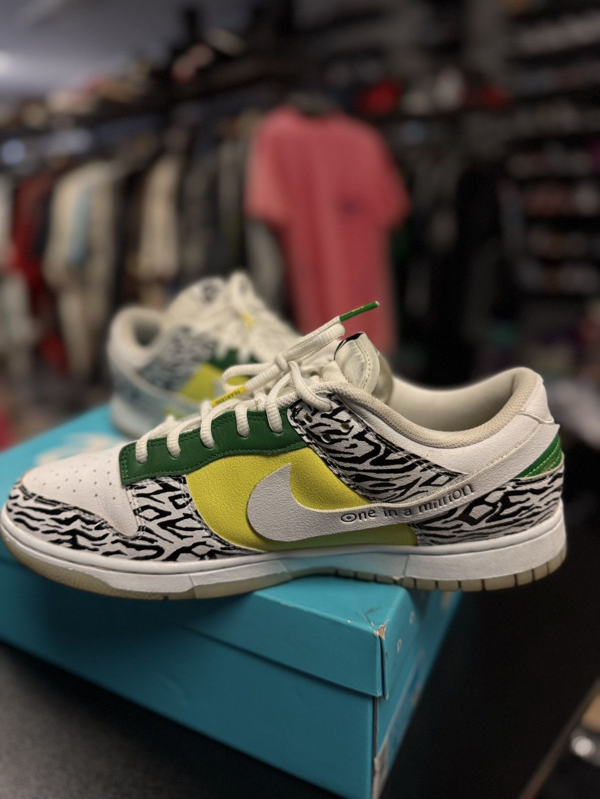 Nike Nike Dunk Low Doernbecher Size 11.5 W/ Box Size US 11.5 / EU 44-45 - 7 Thumbnail