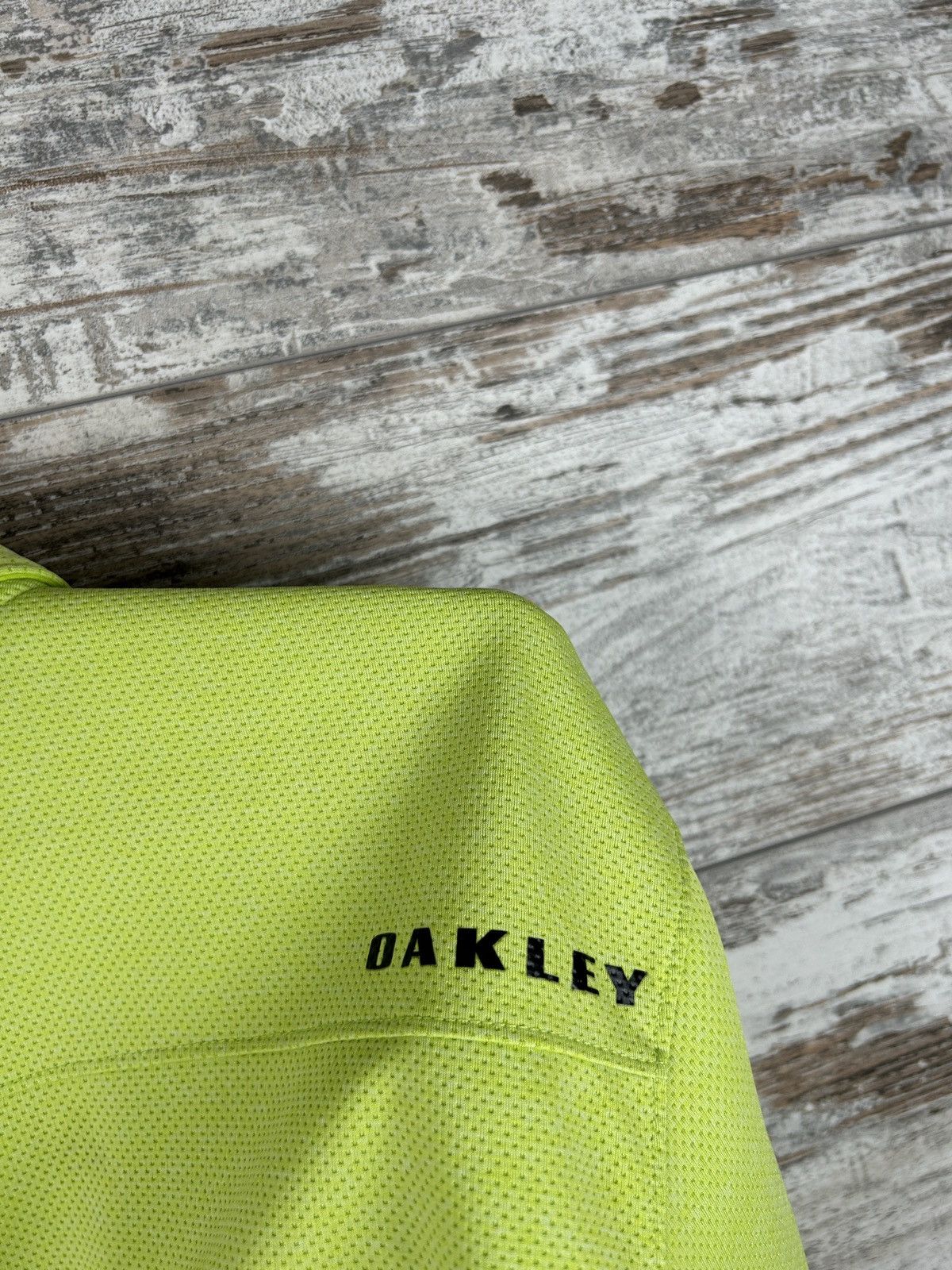 Oakley × Vintage Mens Vintage Oakley Centre Logo T-shirt polos y2k streetwear Size US L / EU 52-54 / 3 - 10 Thumbnail