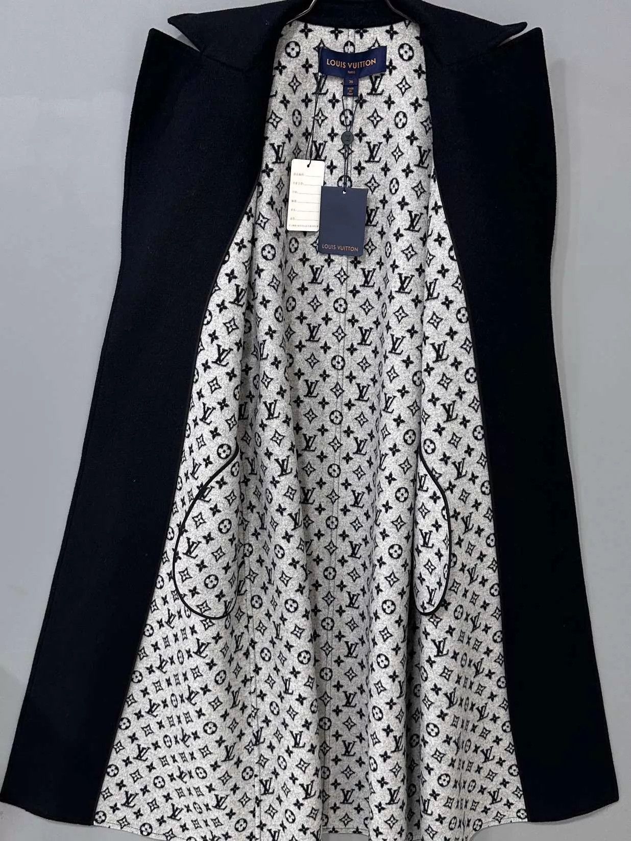 Louis Vuitton LV Belted Overcoat Black Lining All-Over Print 36 Size XS / US 0-2 / IT 36-38 - 4 Thumbnail